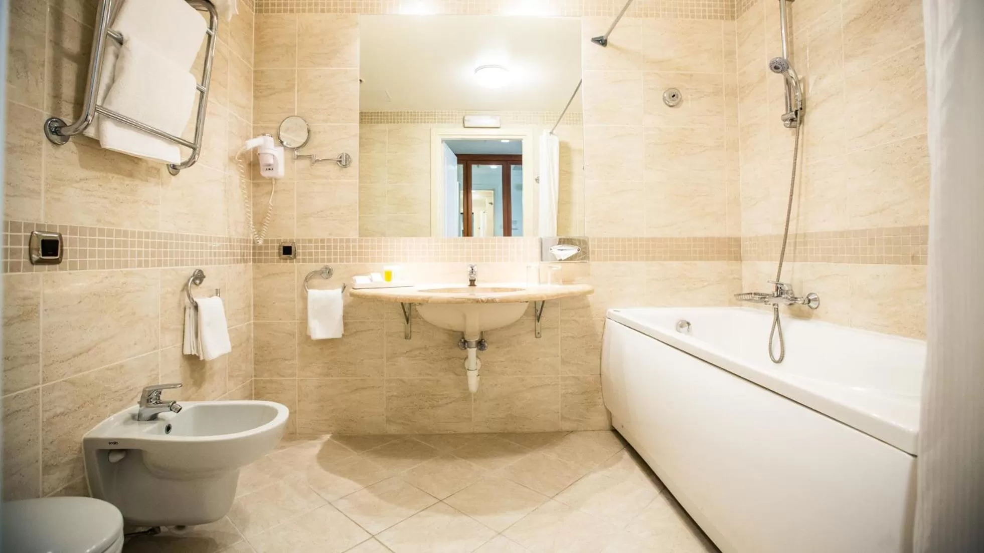 Shower in Hestia Hotel Jugend