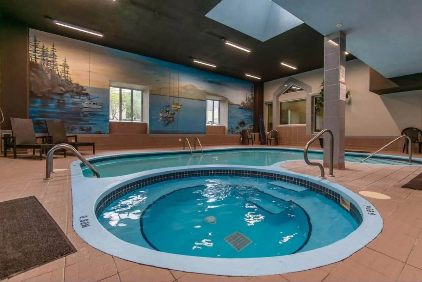Hot Tub in Magog Waterfront Condo