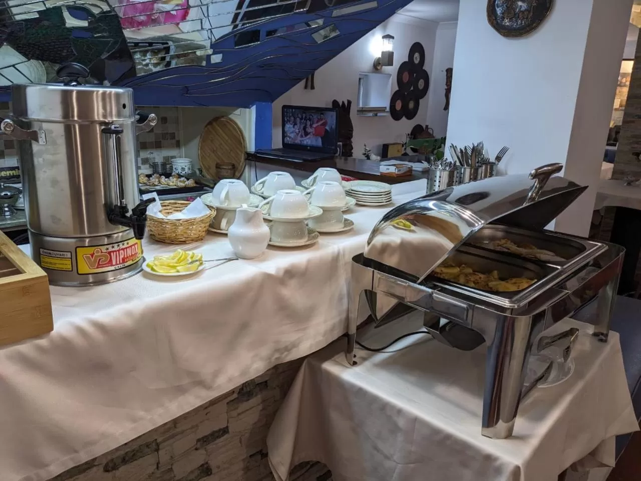 Food and drinks in Hotel Elegant Garden