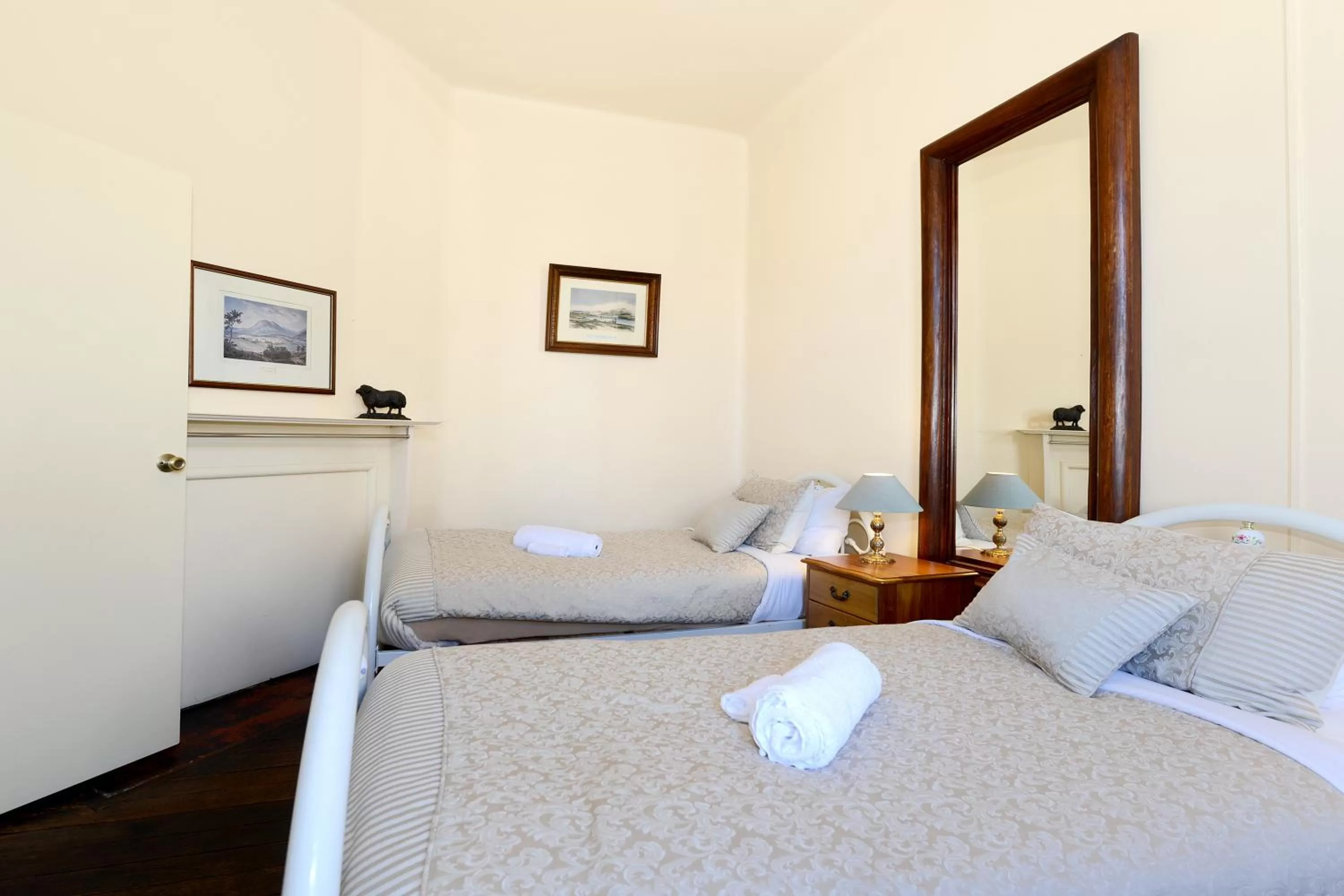 Bed in Edinburgh Gallery Bed & Breakfast