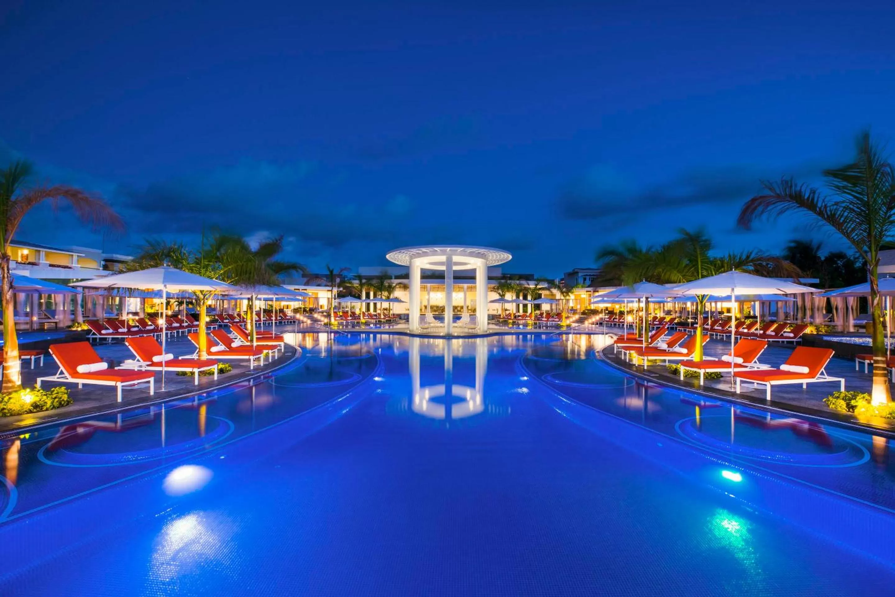 Swimming pool in Moon Palace The Grand Cancun All Inclusive