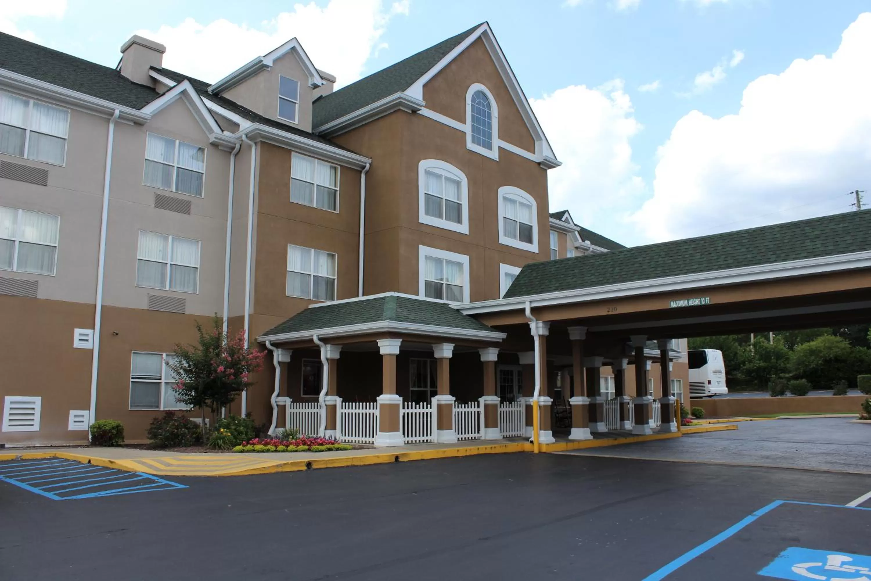 Facade/entrance in Country Inn & Suites by Radisson, Nashville, TN