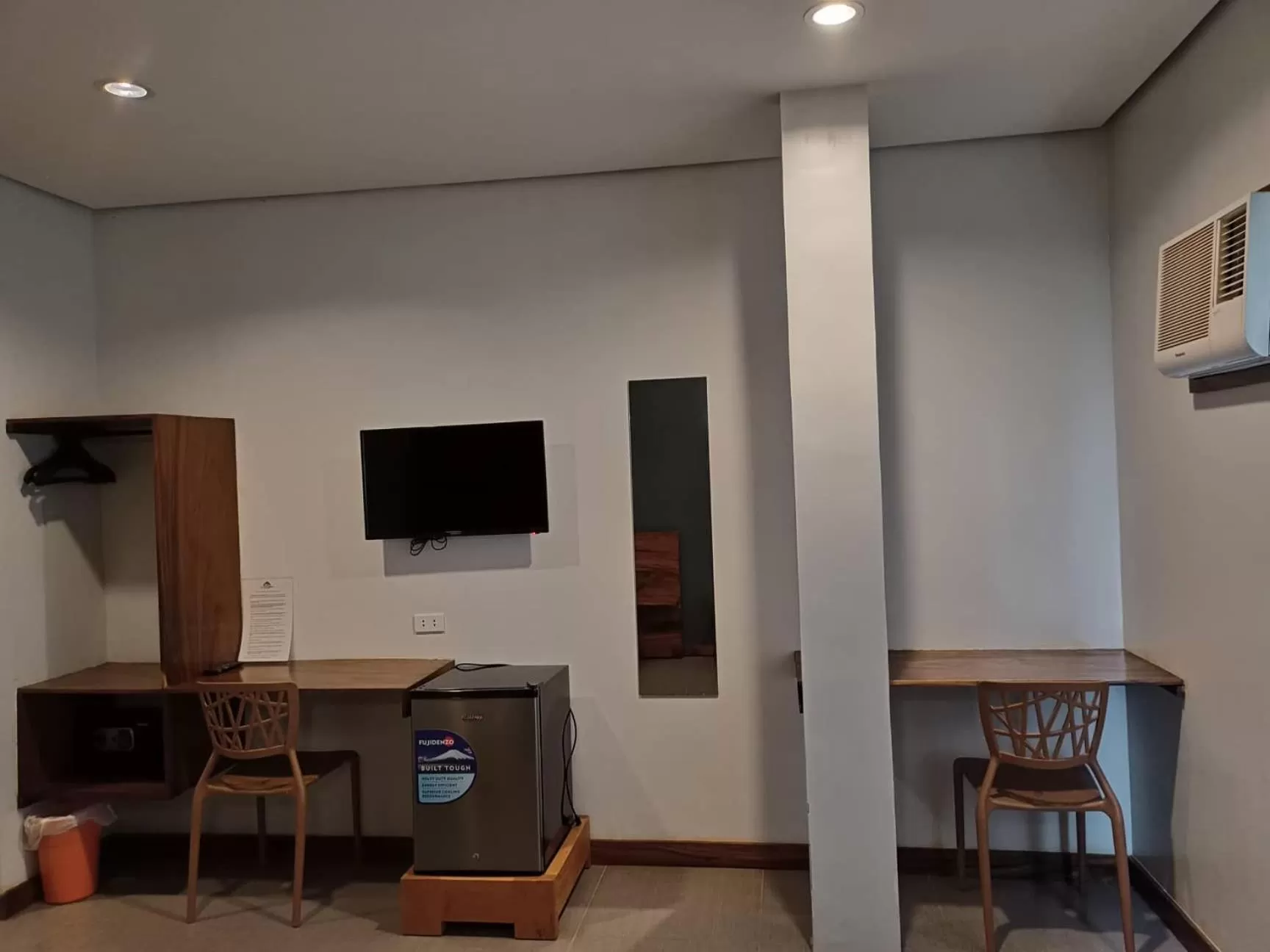 TV and multimedia in Acacia Garden Inn and Suites