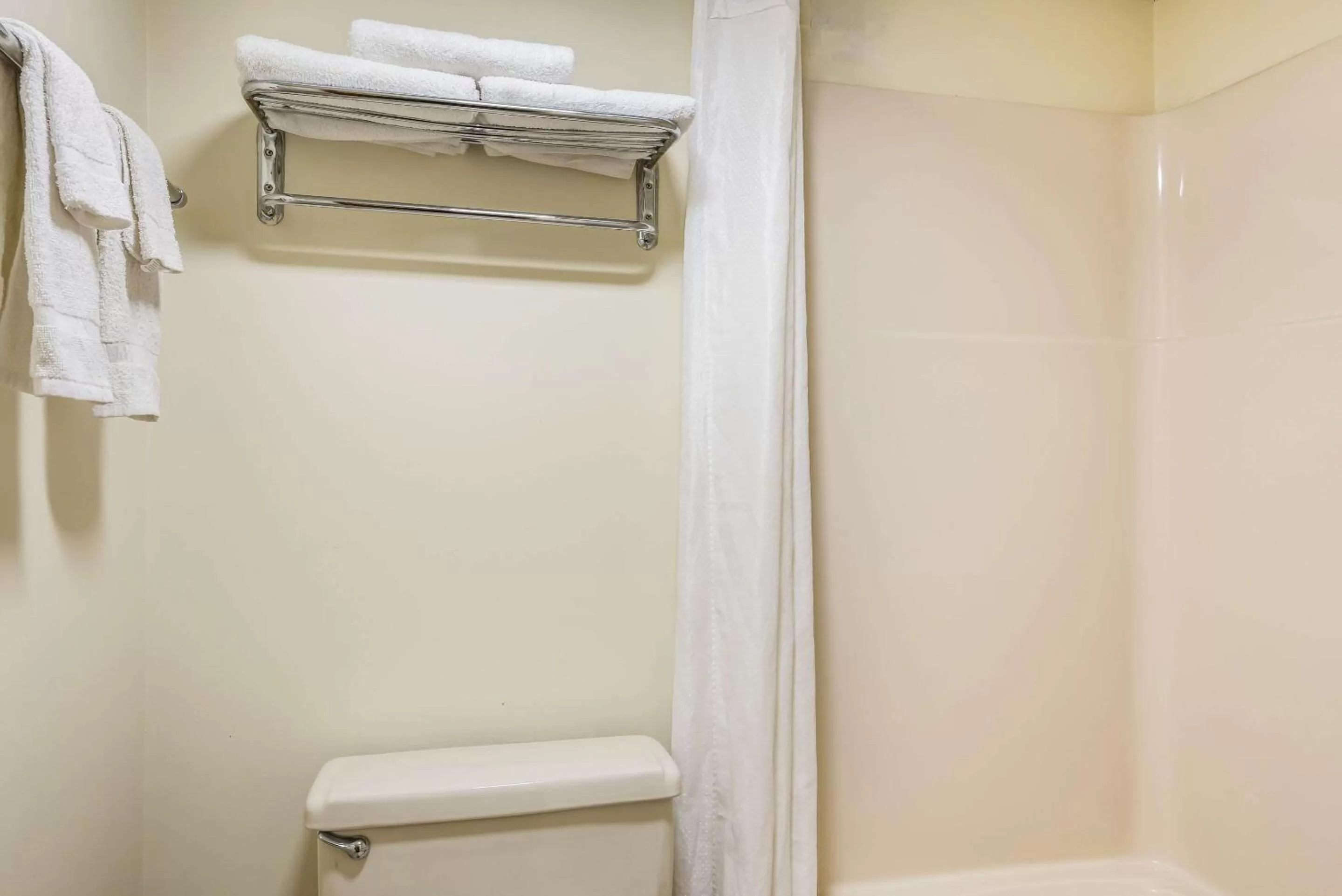 Bedroom in Econo Lodge Quakertown