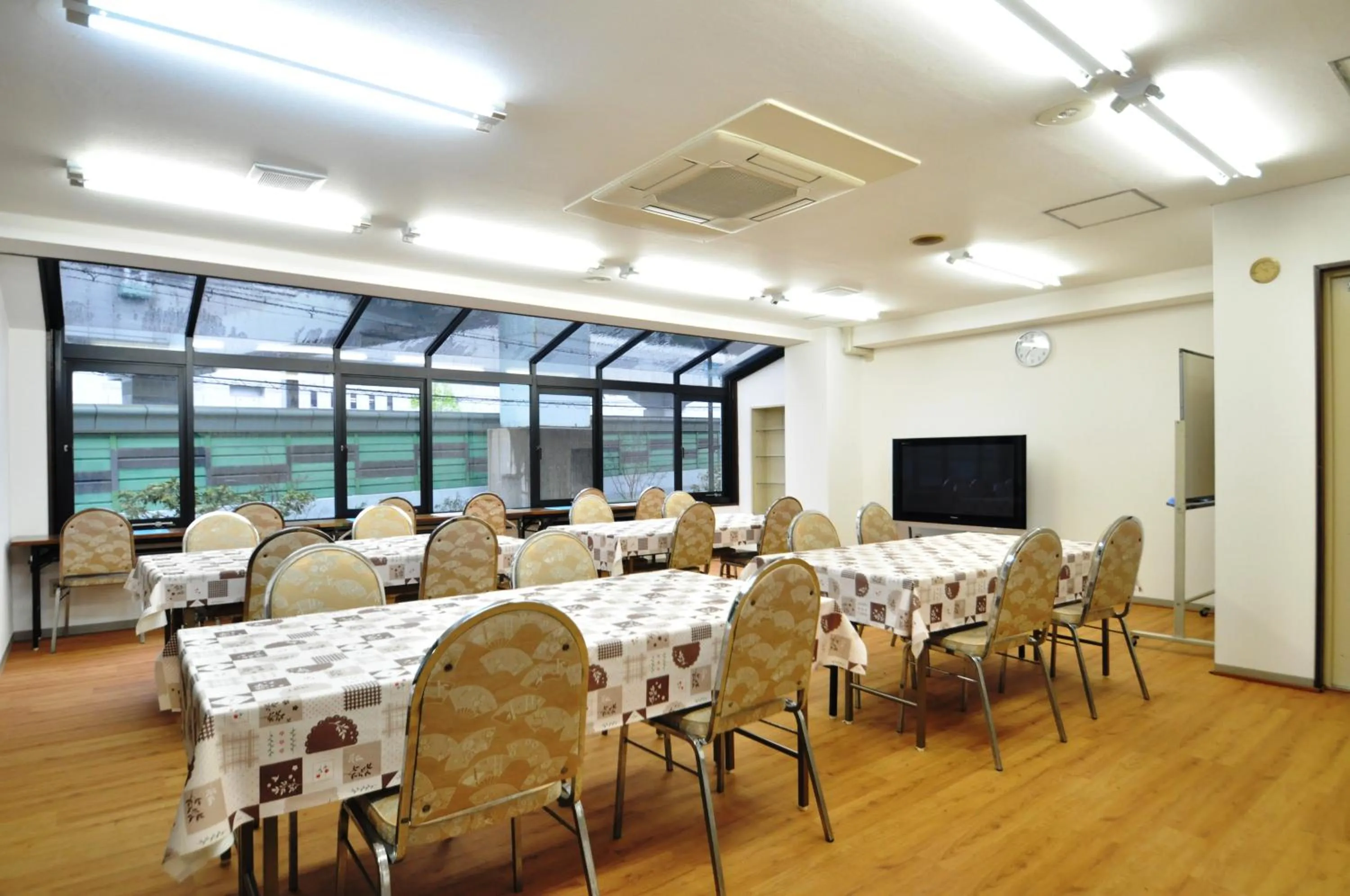 Restaurant/places to eat in Hotel Koshien