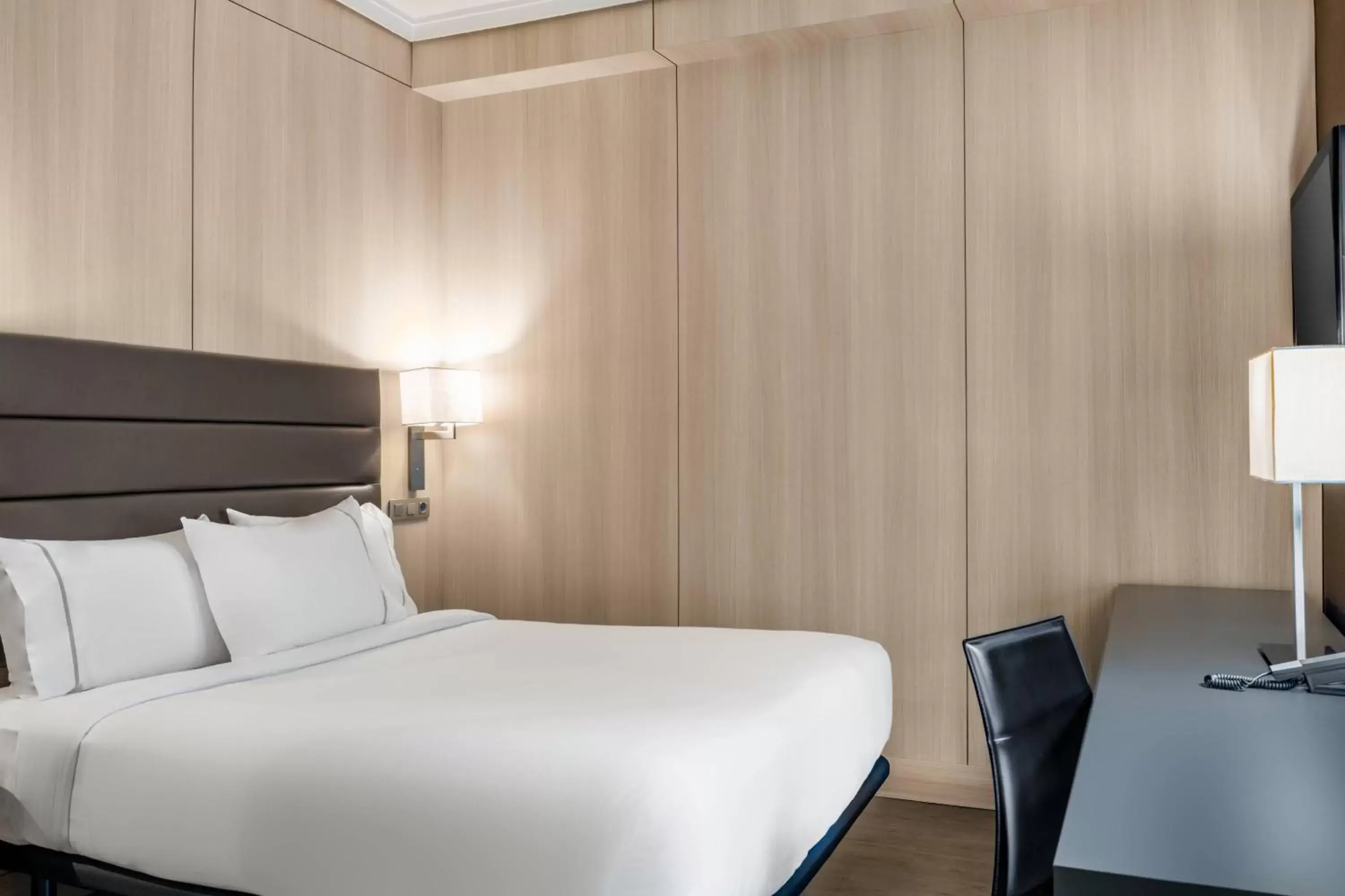 Small Queen Room in B&B HOTEL Vitoria General Álava Small Queen Room in B&B HOTEL Vitoria General Álava