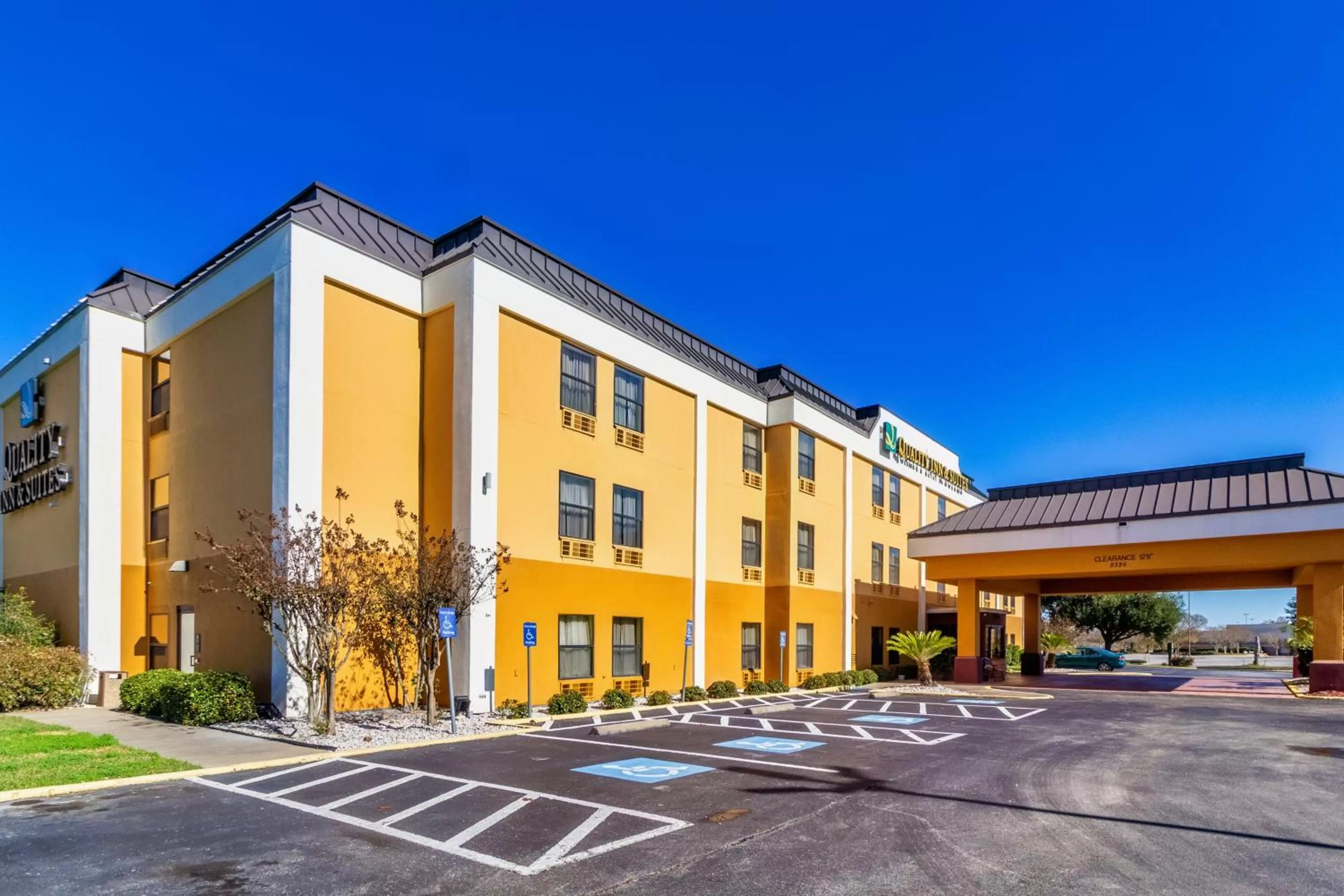 Property building in Quality Inn Texas City I-45