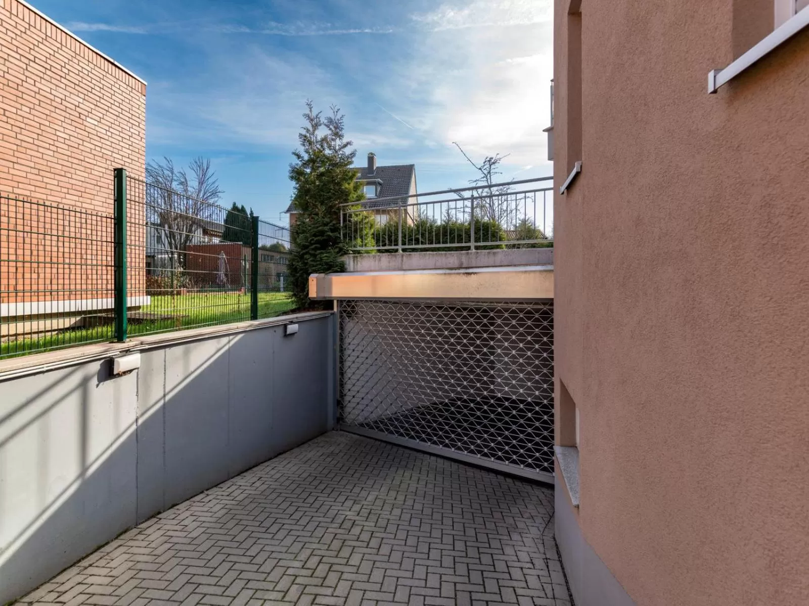 Property building in GLEUEL INN - digital hotel & serviced apartments & boardinghouse mit voll ausgestatteten Küchen