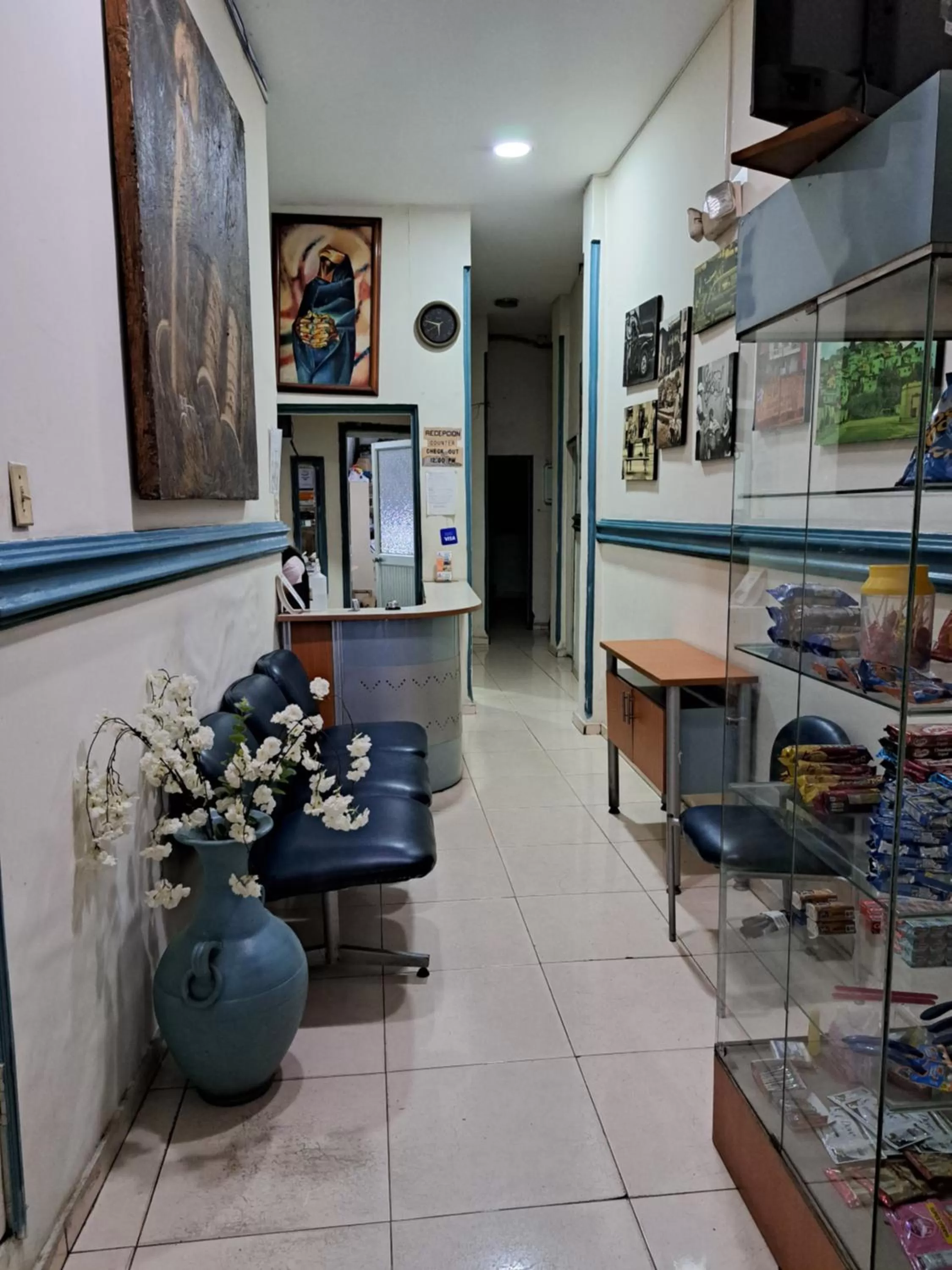 Living room in Atlantic Suites Hotel