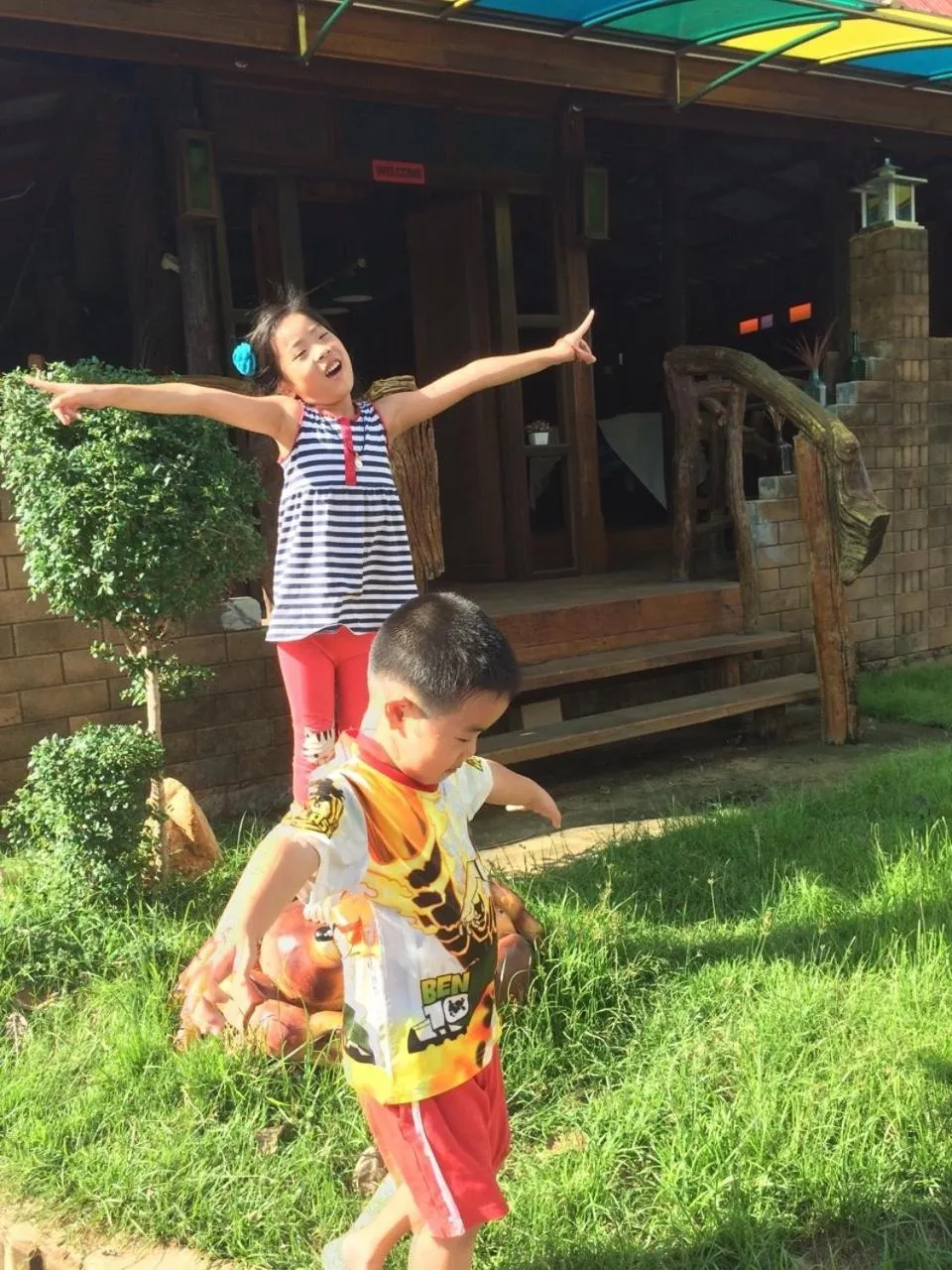 young children in J.Holiday Inn Krabi