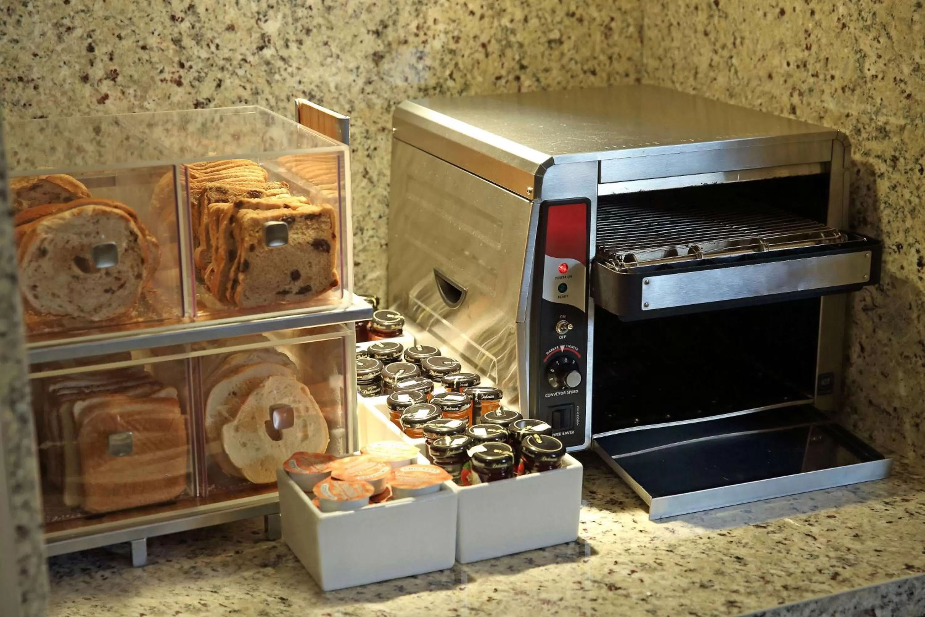 Restaurant/places to eat in MARINN PLACE Financial District