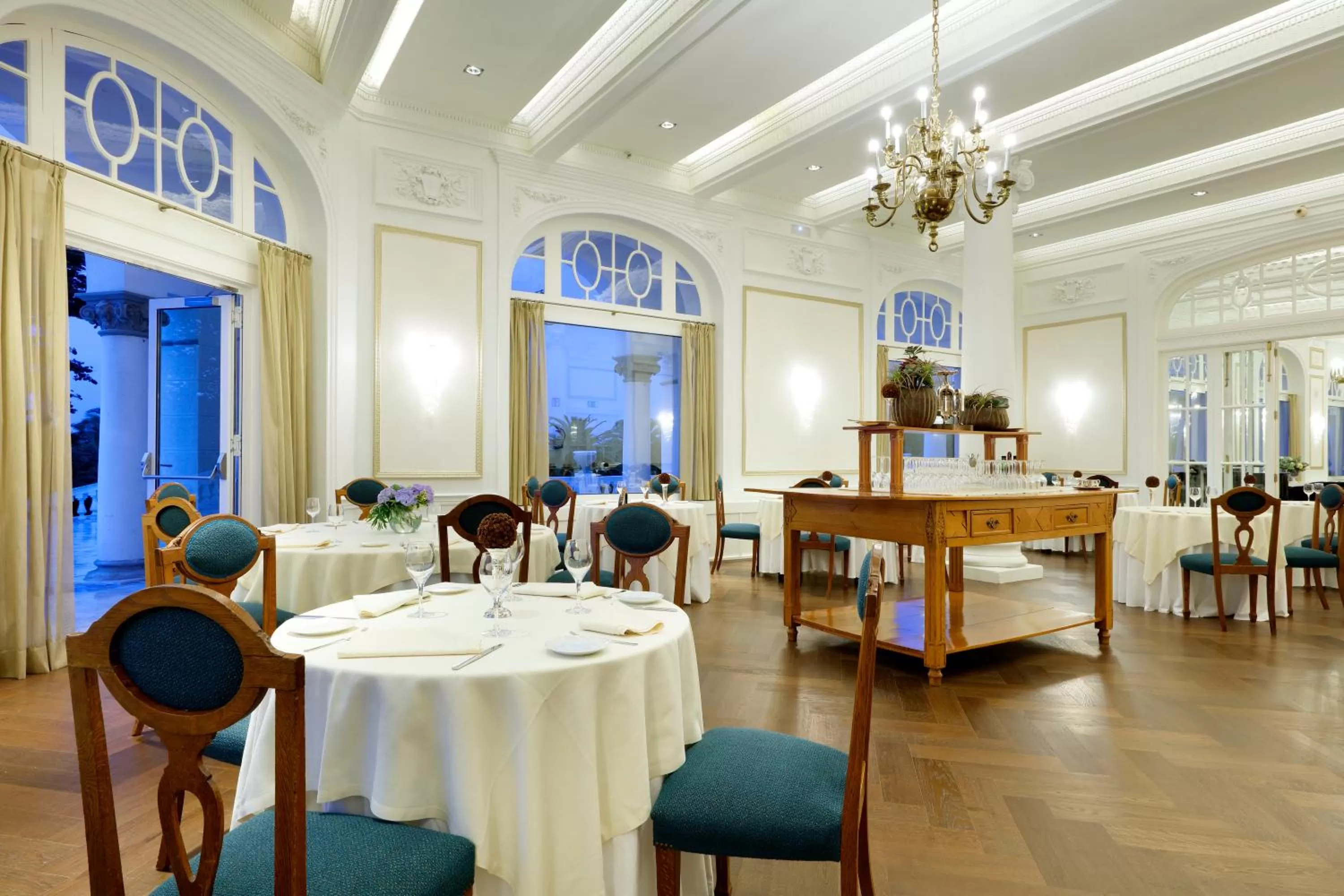 Restaurant/places to eat in Eurostars Hotel Real