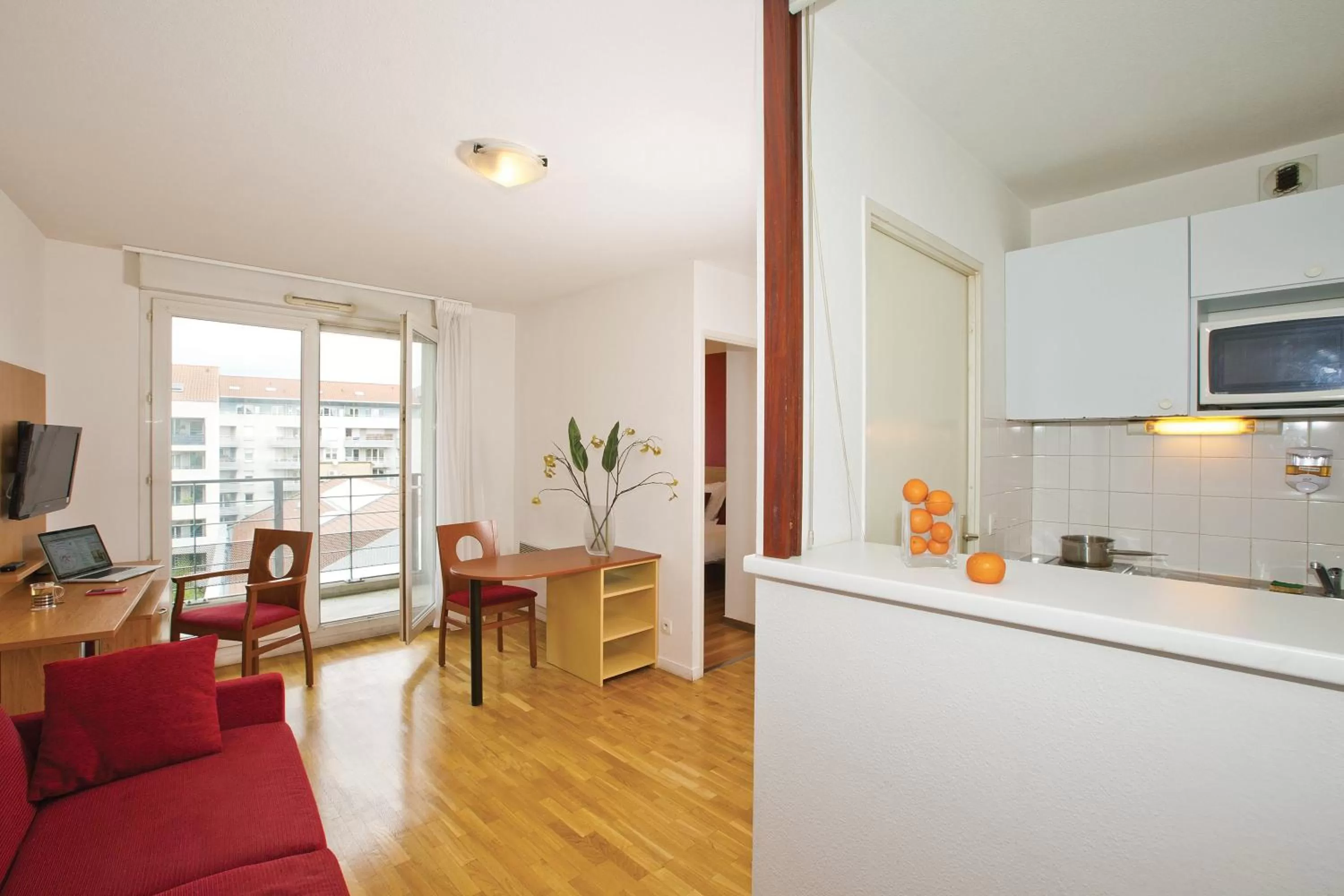 Kitchen or kitchenette in Séjours & Affaires Lyon Saint-Nicolas