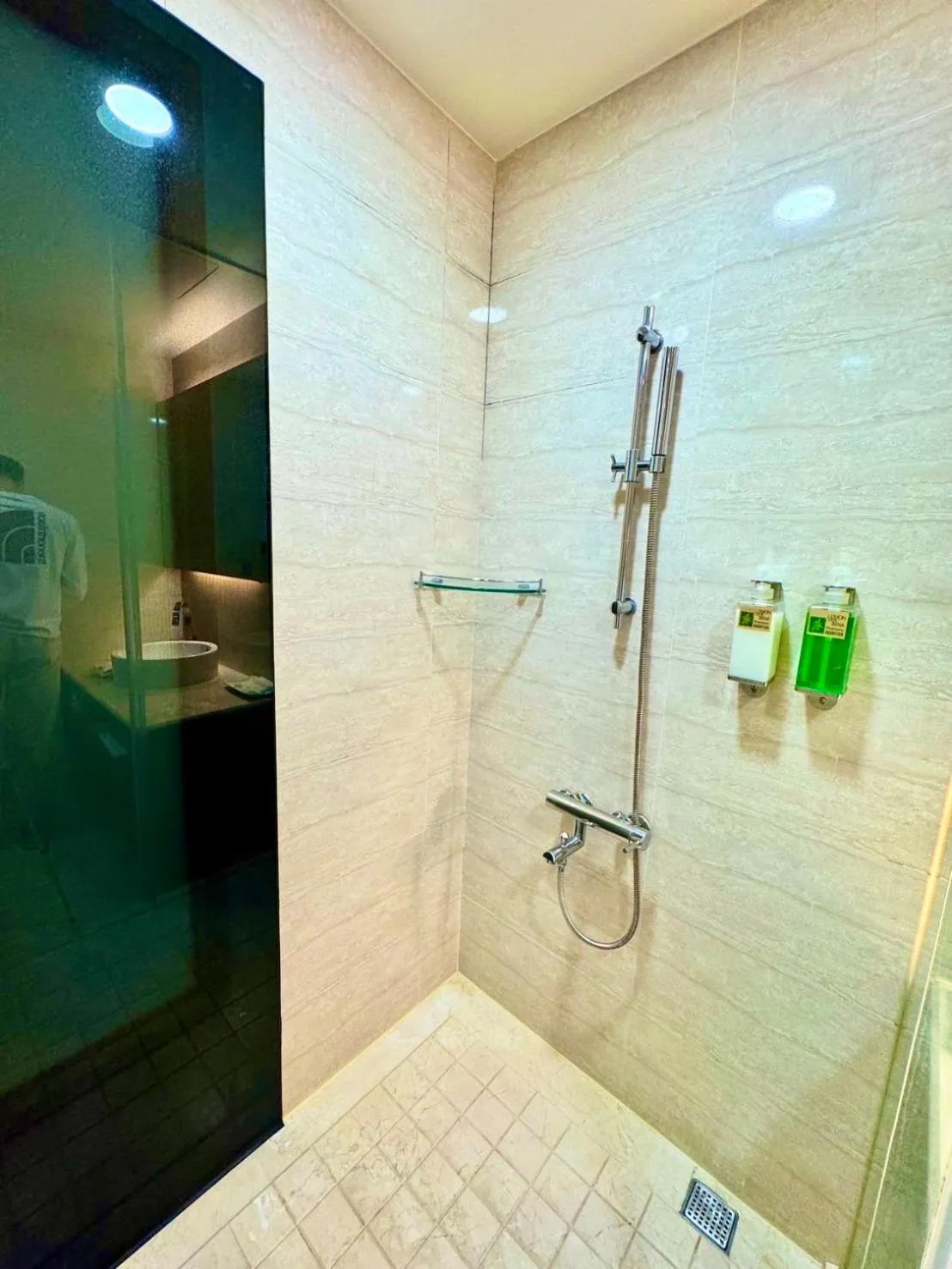 Shower, Bathroom in Best Hotel
