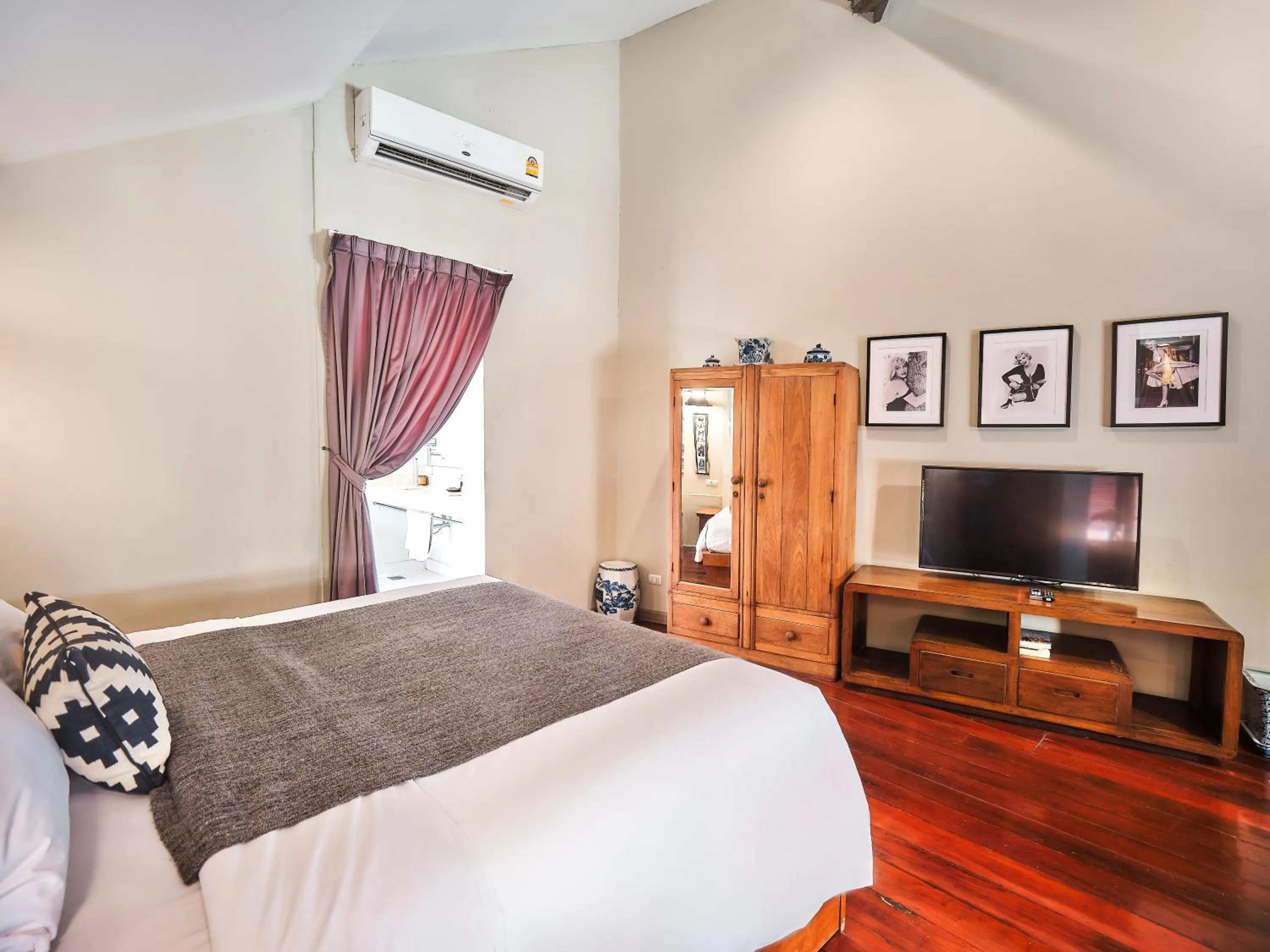 Bed in Prince Theatre Heritage Stay Hostel - Silom