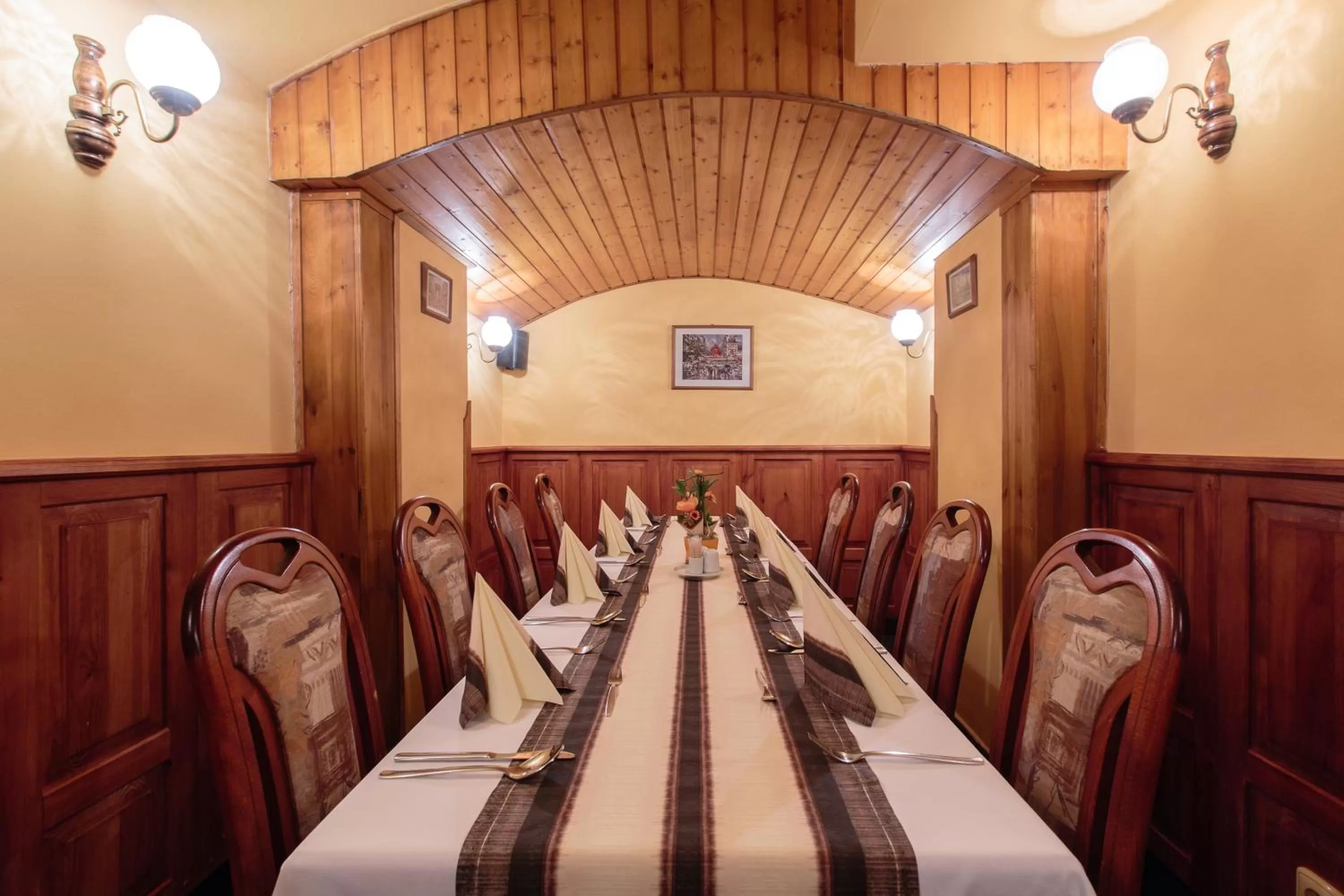 Restaurant/places to eat in Hotel Victoria