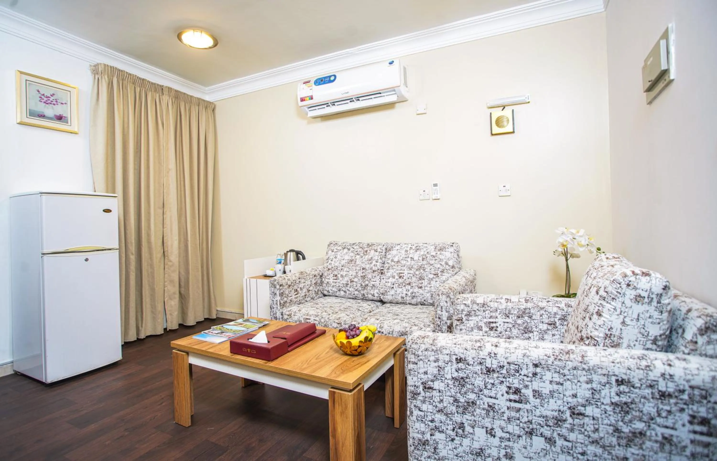 Living room, Bed in La Villa Suites Hotel