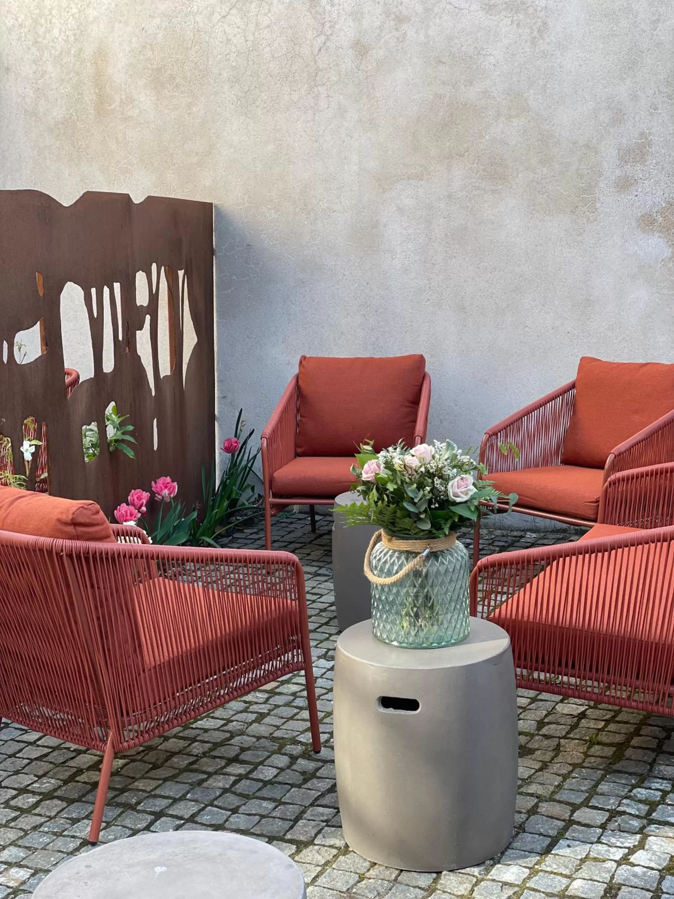 Inner courtyard view in Hôtel Loysel le Gaucher