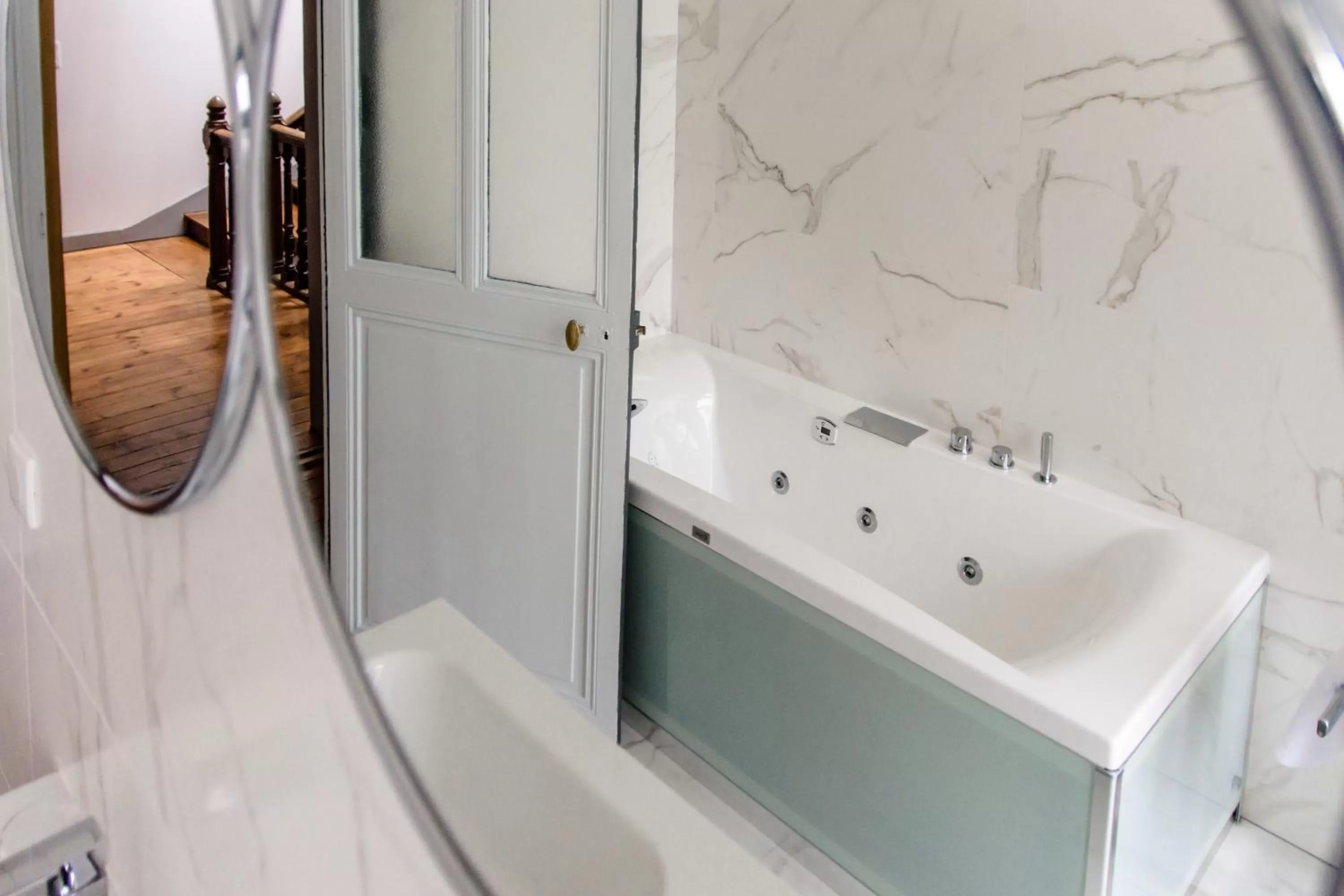 Bathroom in L'esprit du 8