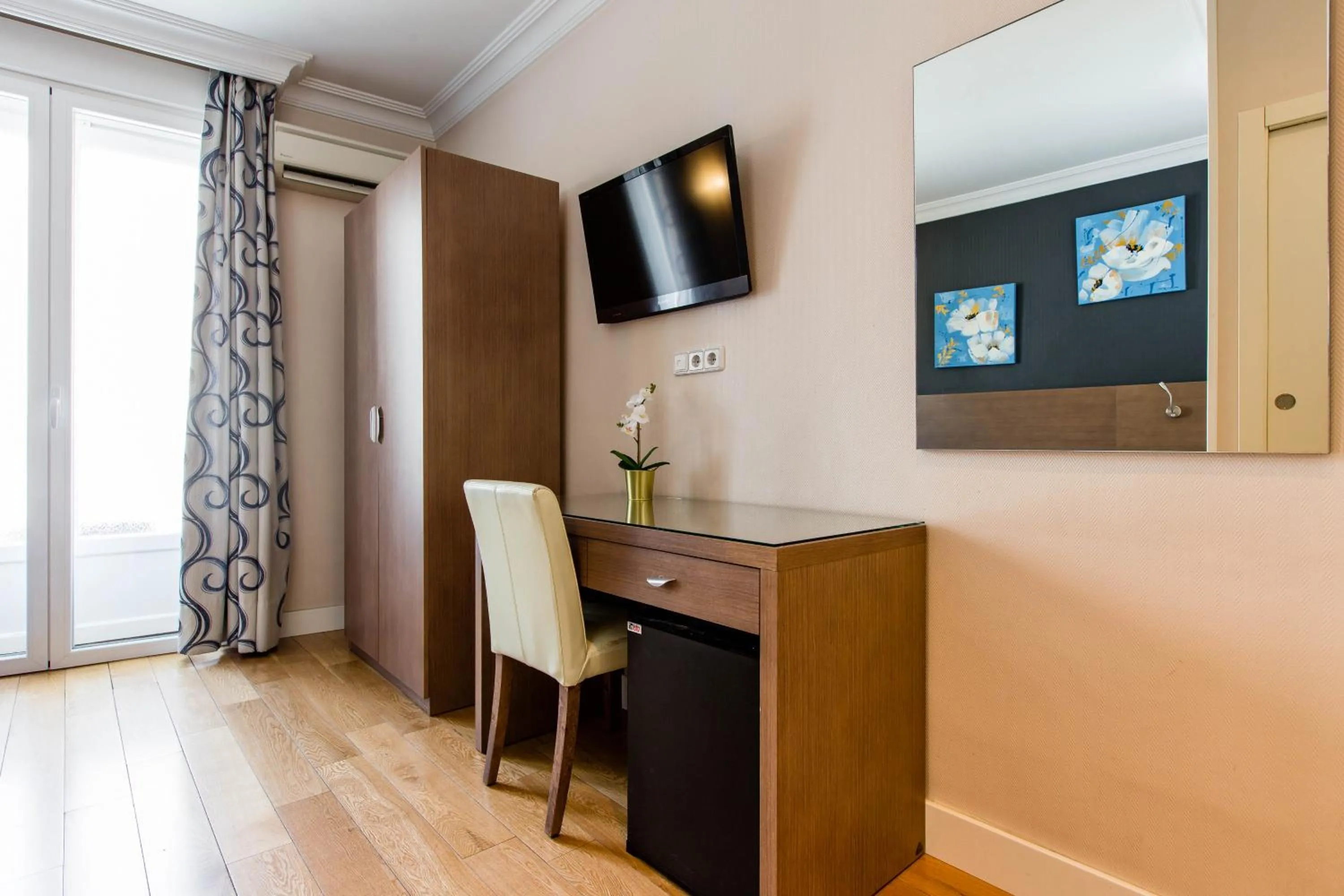 Bedroom in Hostal Abadia Madrid