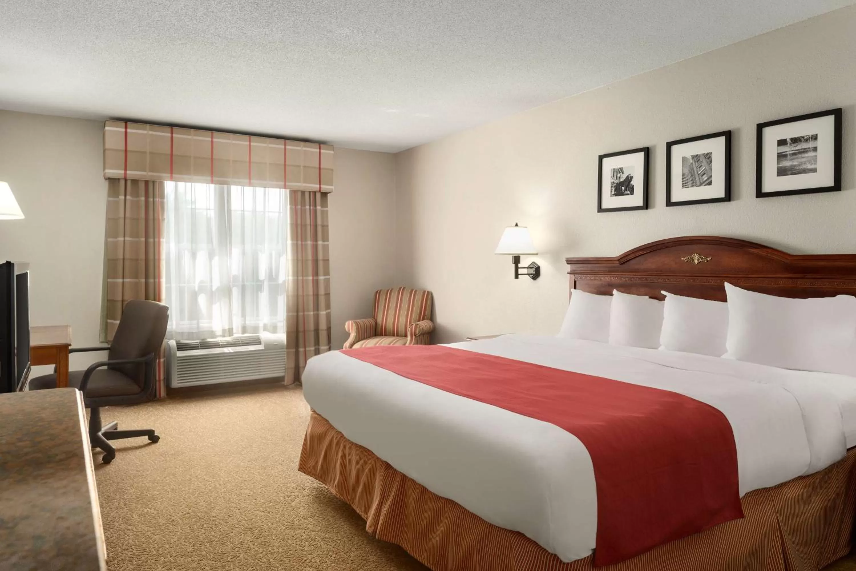 King Studio Suite with Sofa Bed in Country Inn & Suites by Radisson, Louisville South, KY