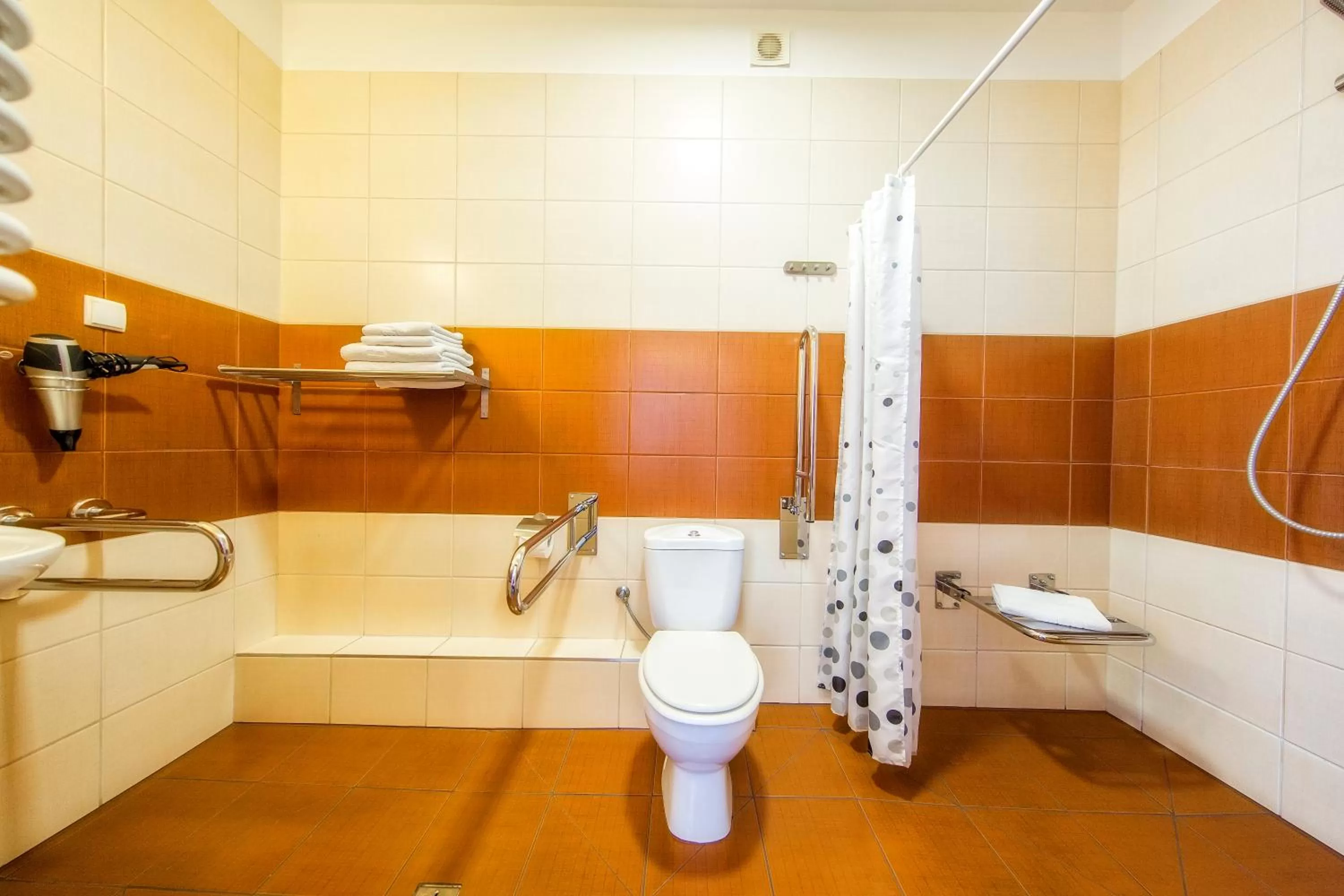 Bathroom in Rezydencja Sienkiewiczówka