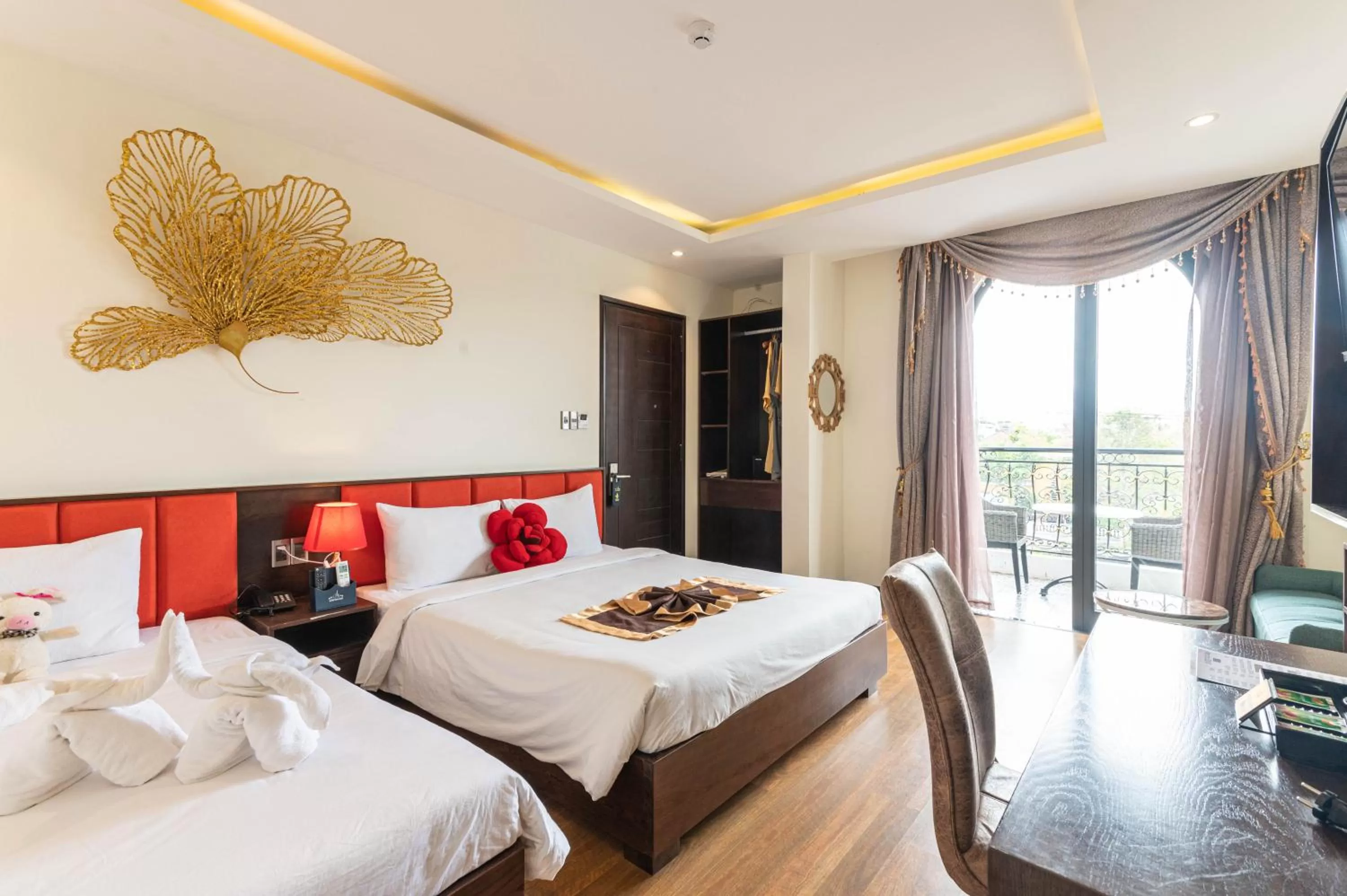 Balcony/Terrace, Bed in Hoang Trinh Hotel