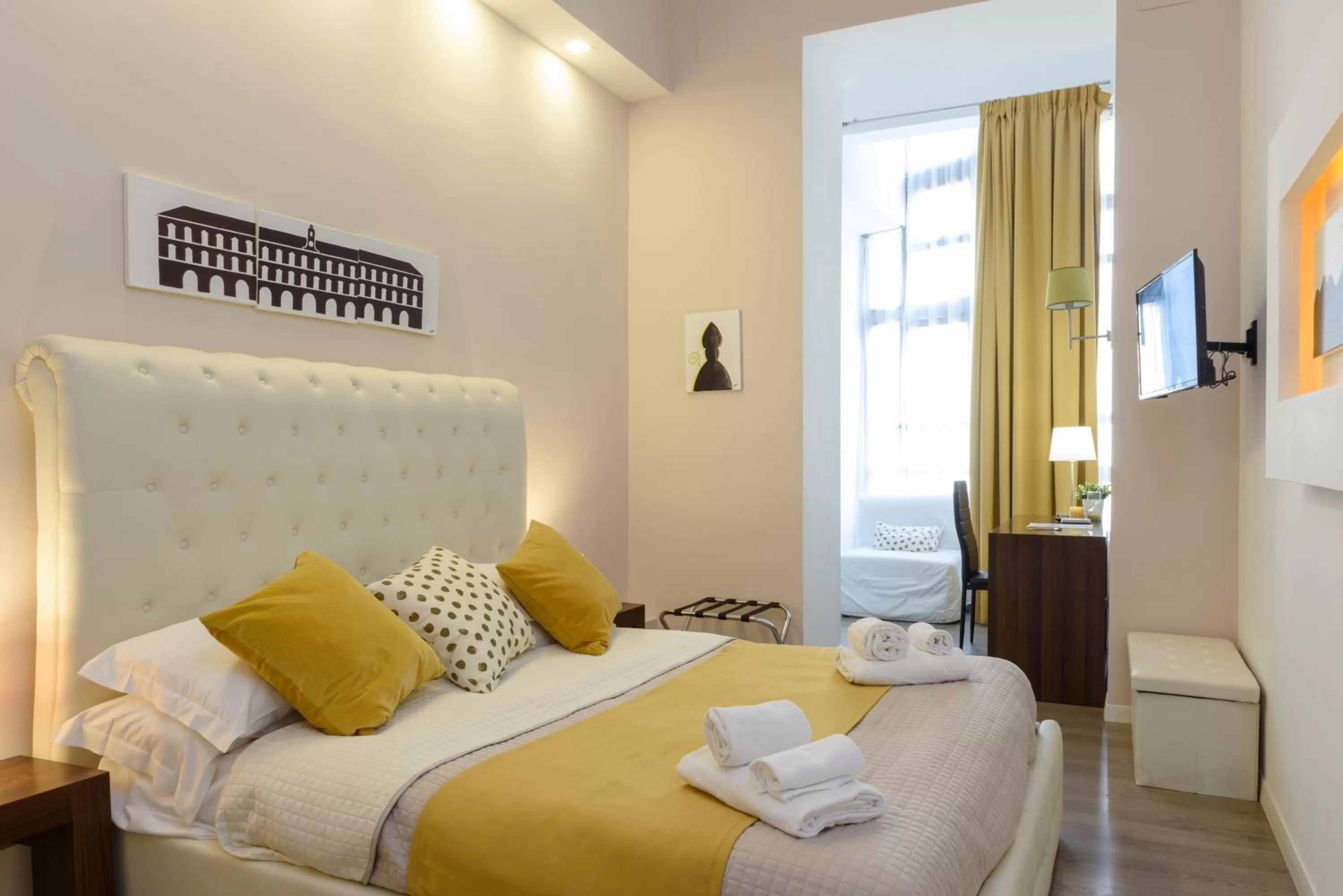 Bed in Domus Angioina