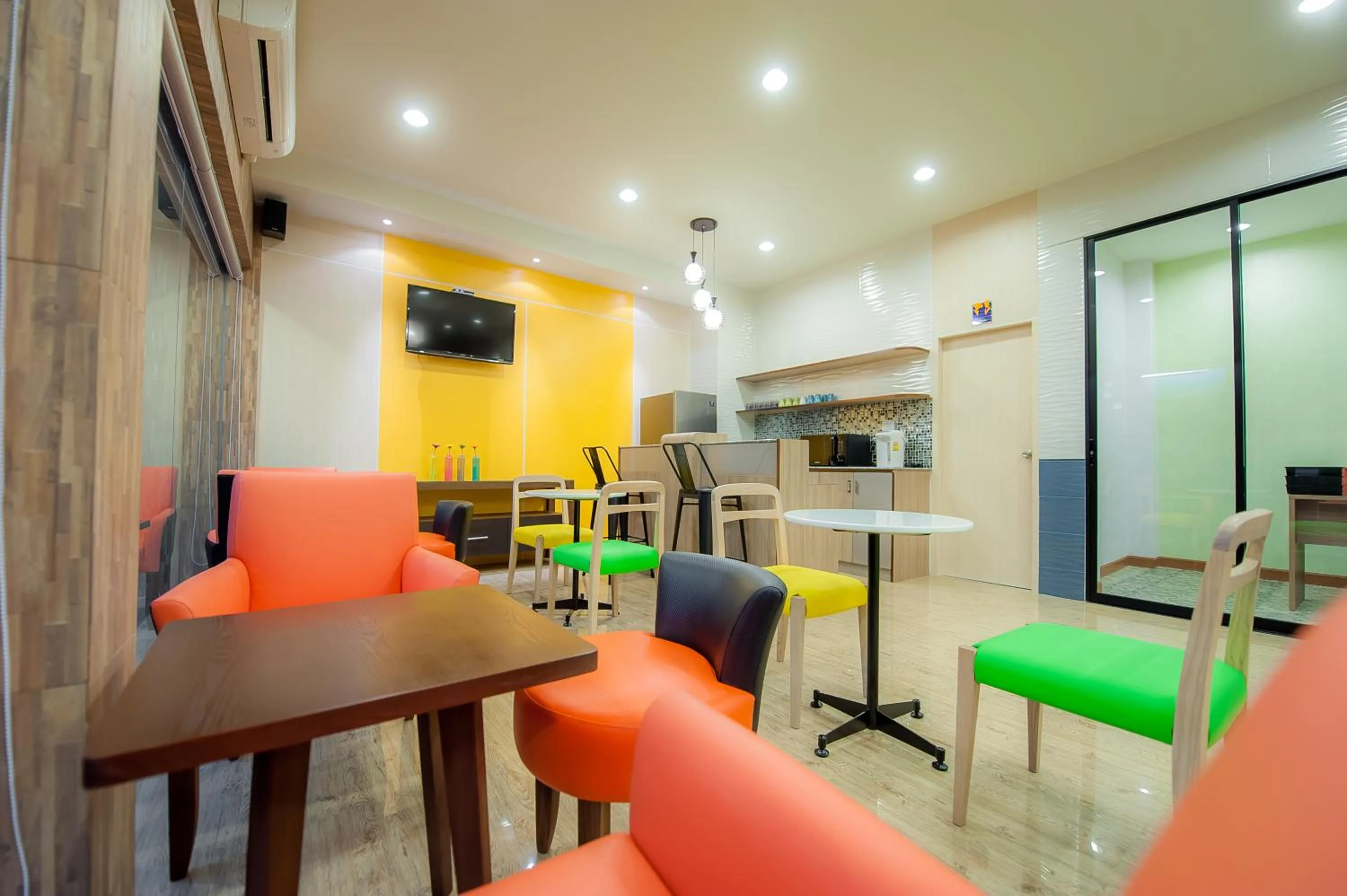 Lobby or reception in Full House