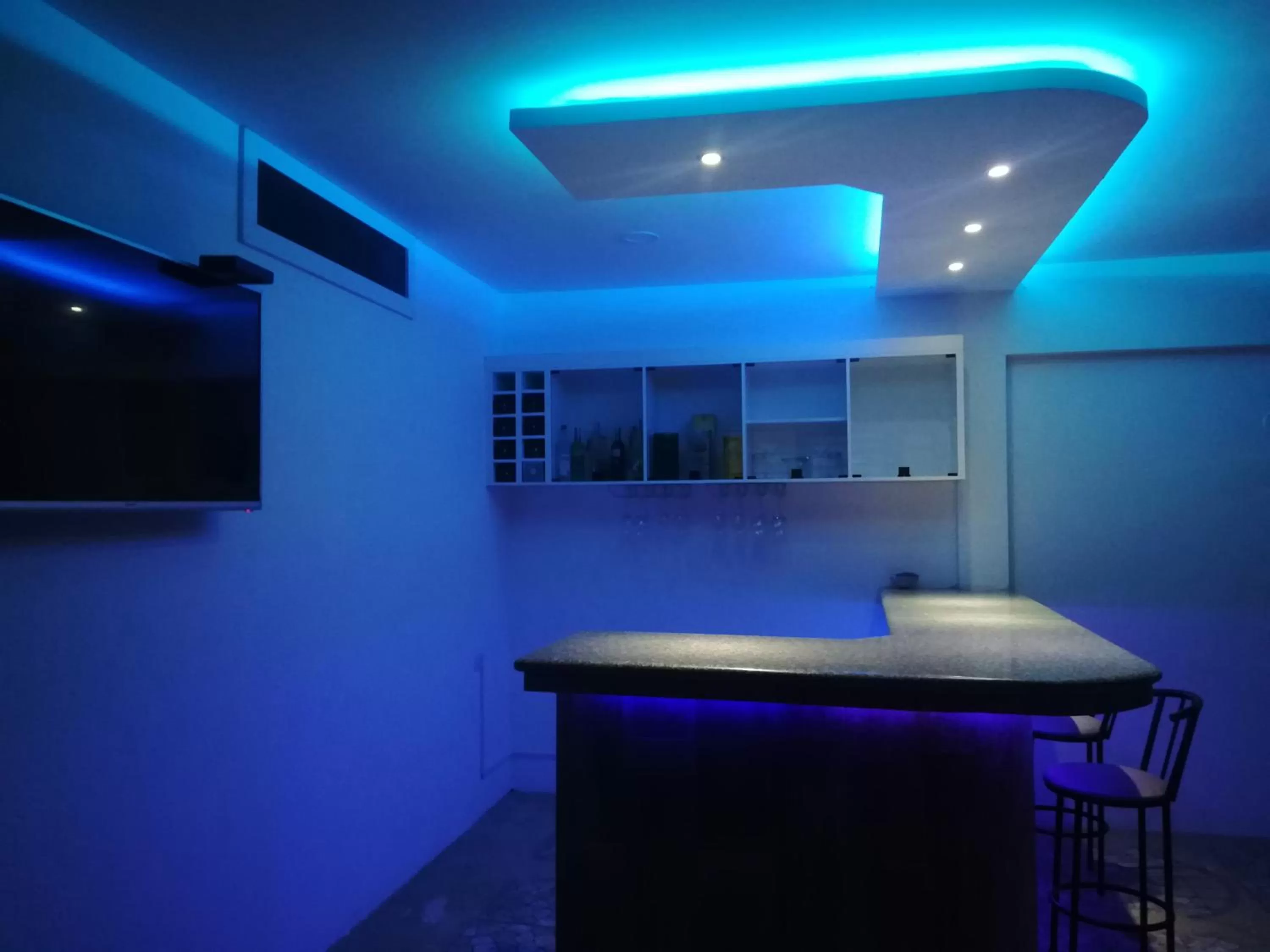 Swimming pool in Manta Airport Hotel