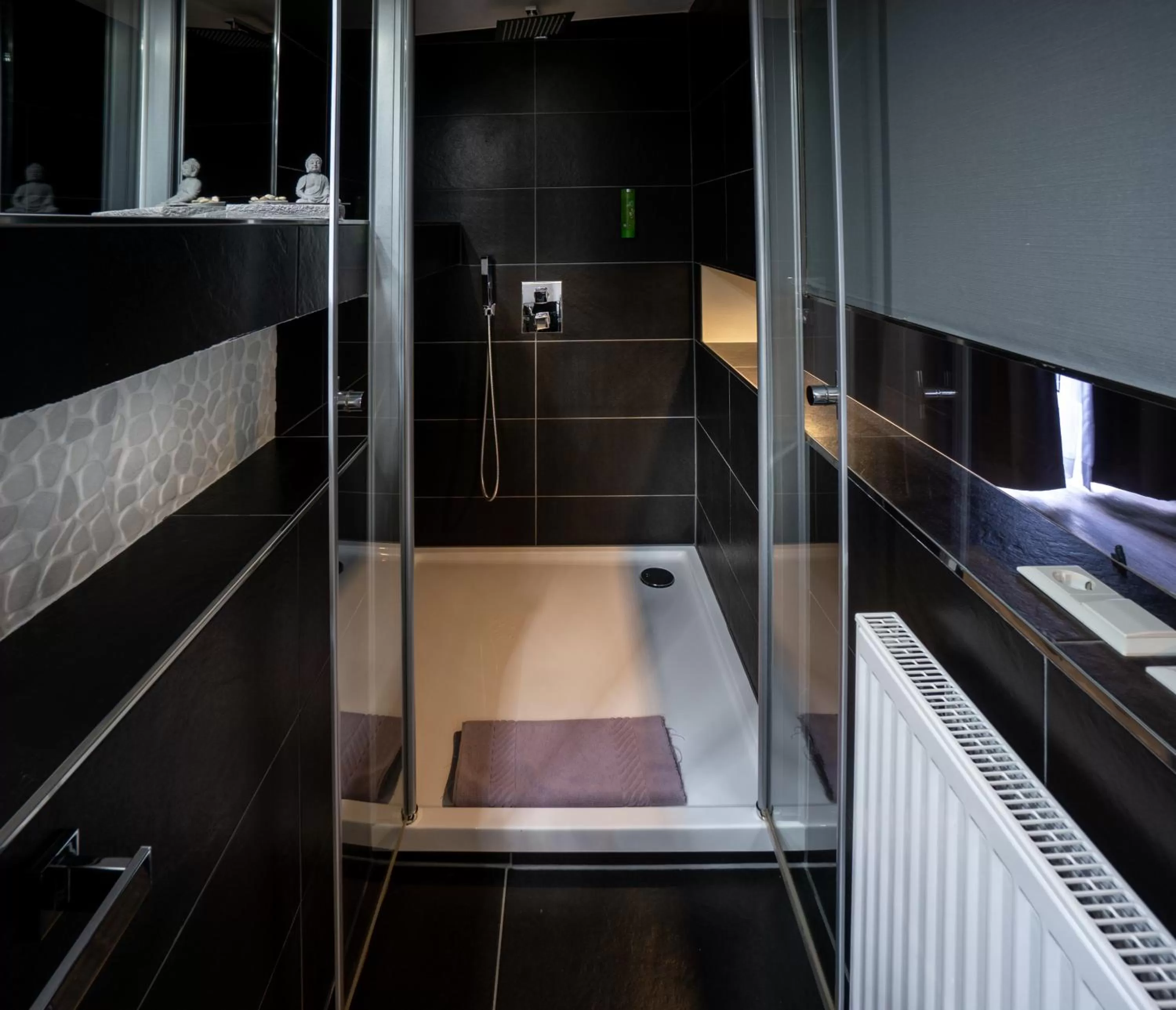 Shower in SL'otel - Das StadtHotel - voll Klimatisiert