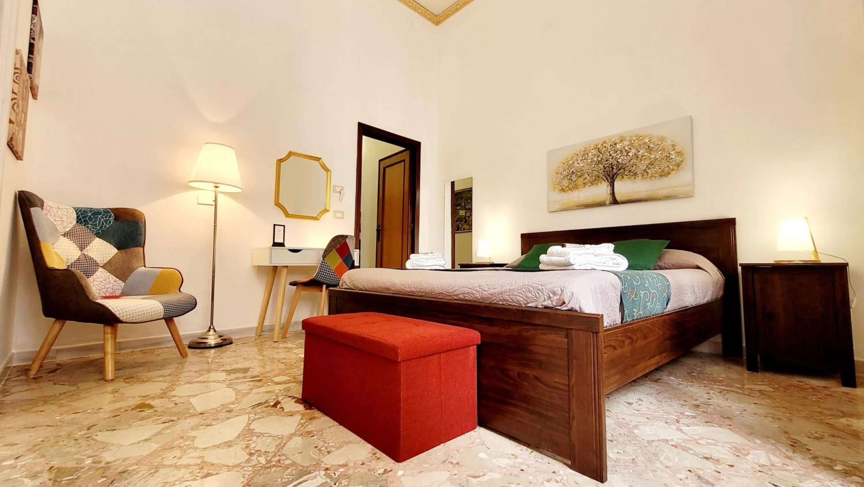Photo of the whole room, Bed in Zanzi 's Charming Rooms