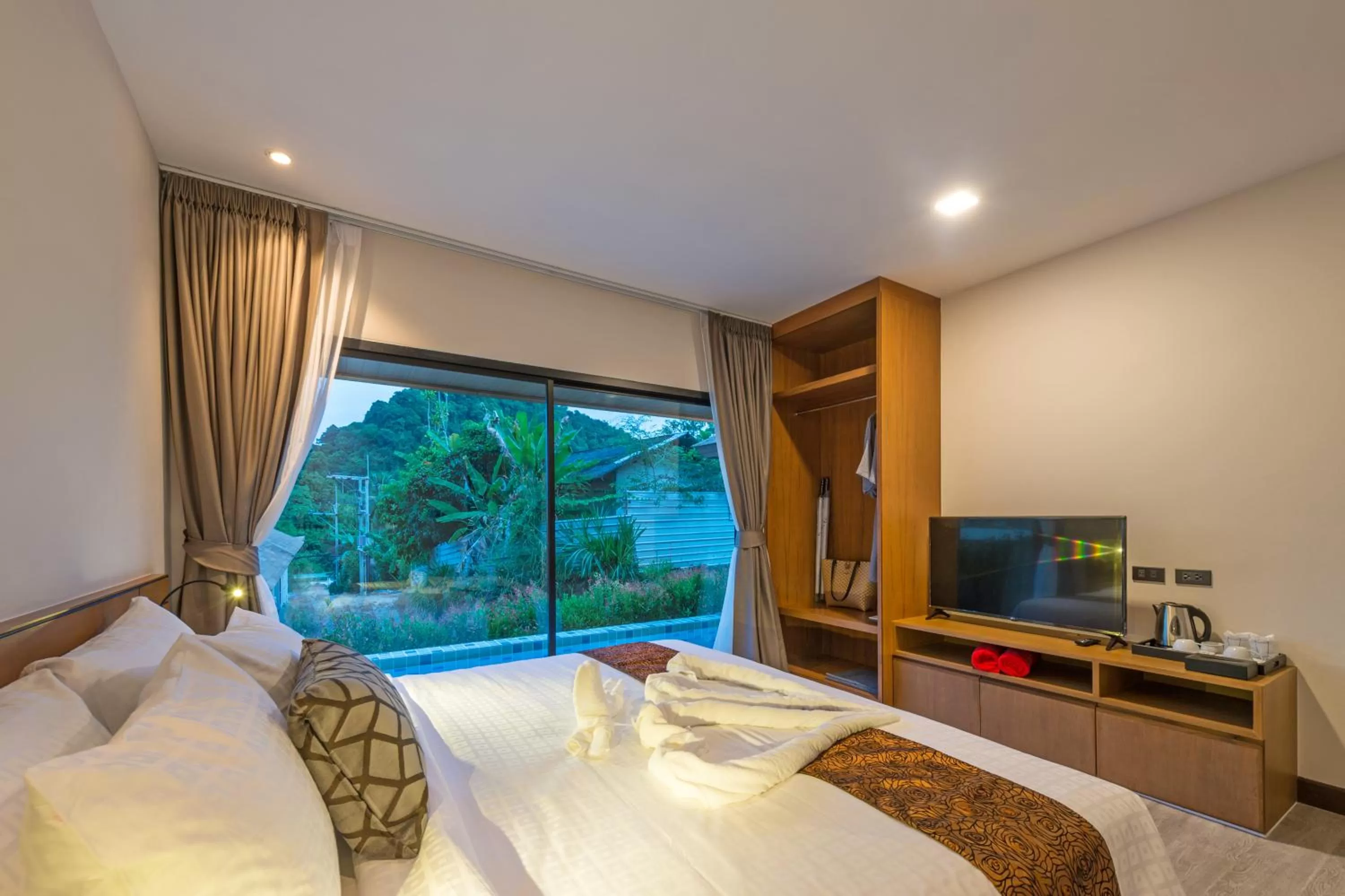 Communal lounge/ TV room, Bed in Cher​mantra​ Aonang​ Resort & Pool​ Suite