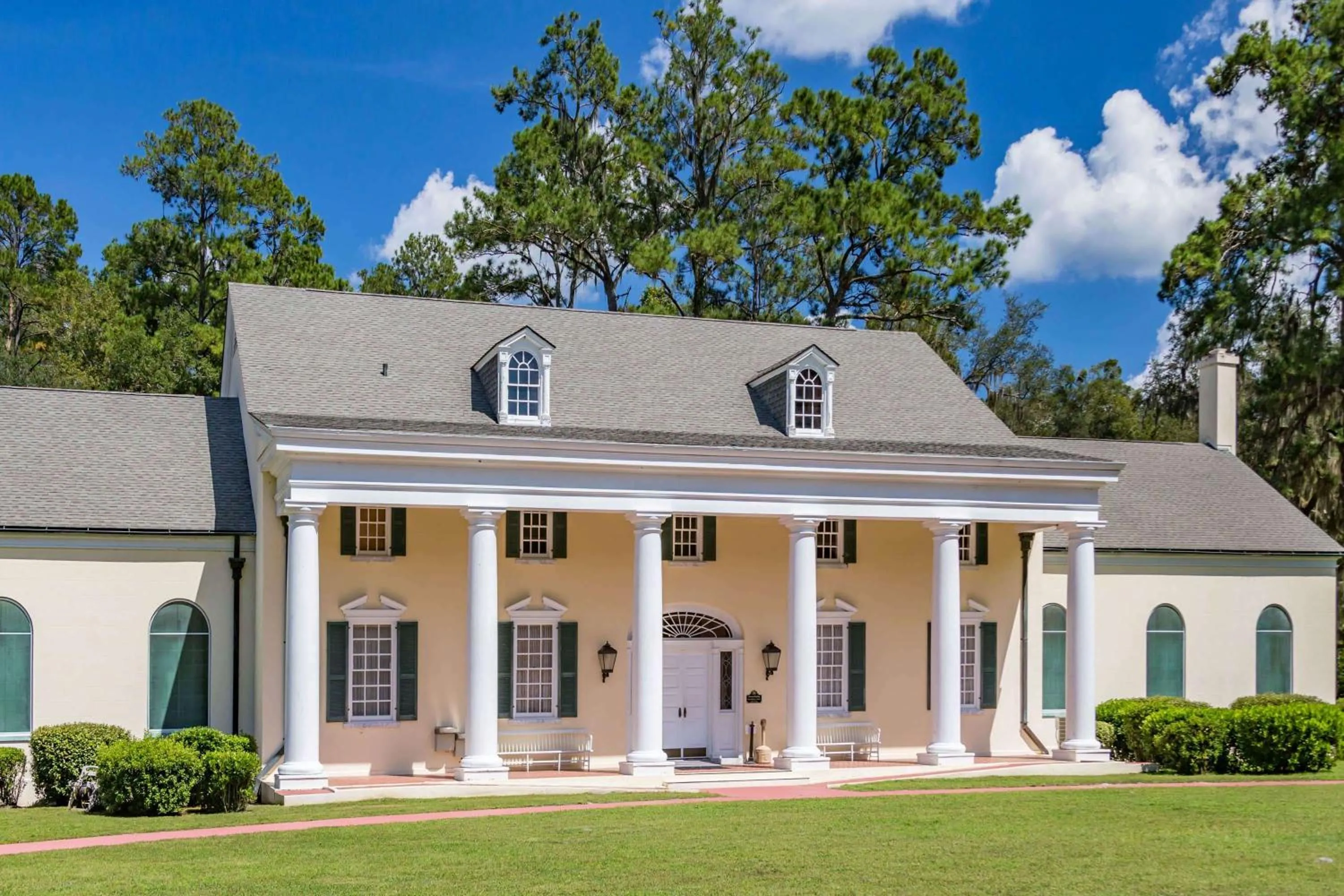 On site, Property Building in Howard Johnson by Wyndham Lake City