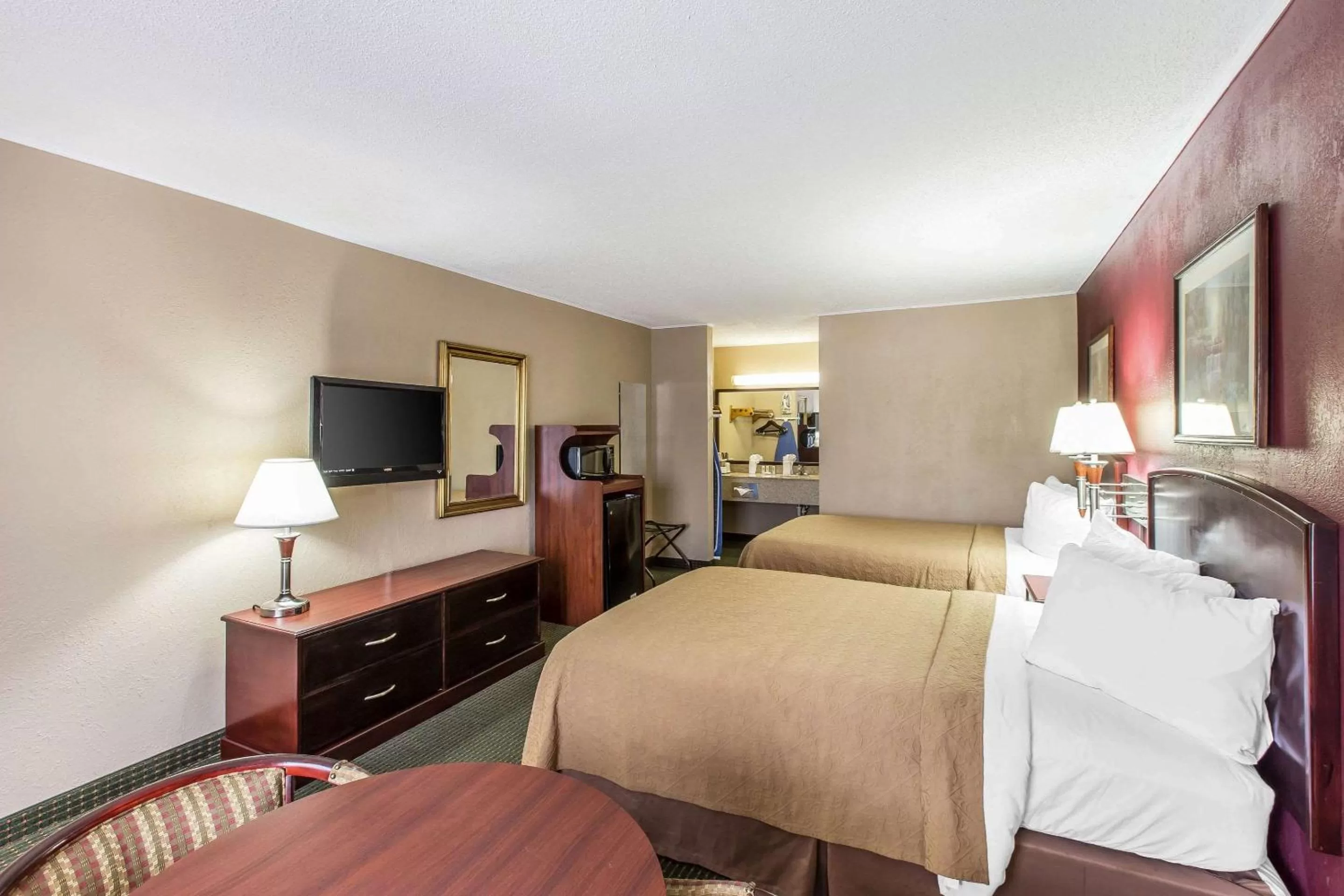 Photo of the whole room, Bed in Quality Inn