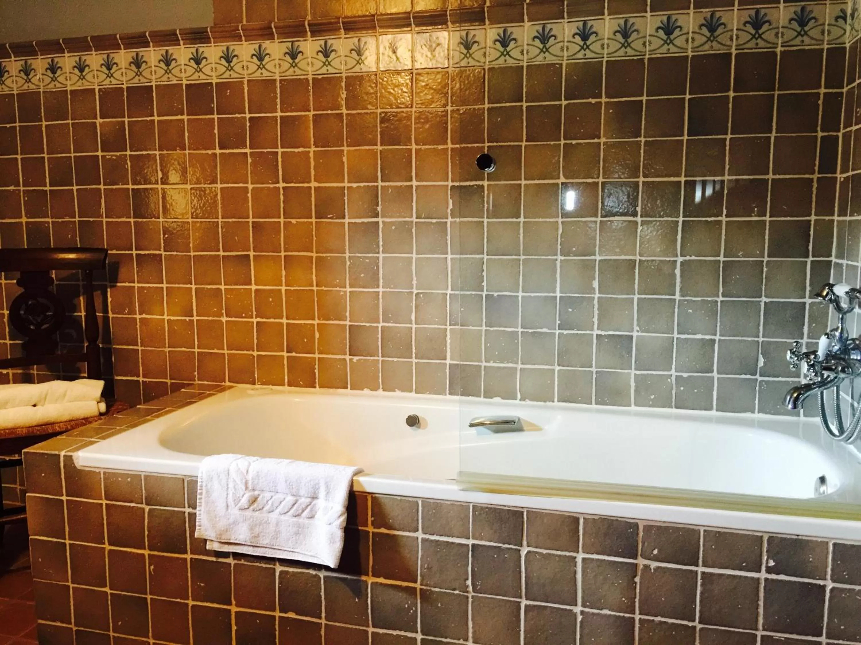 Hot Tub, Bathroom in Batzarki