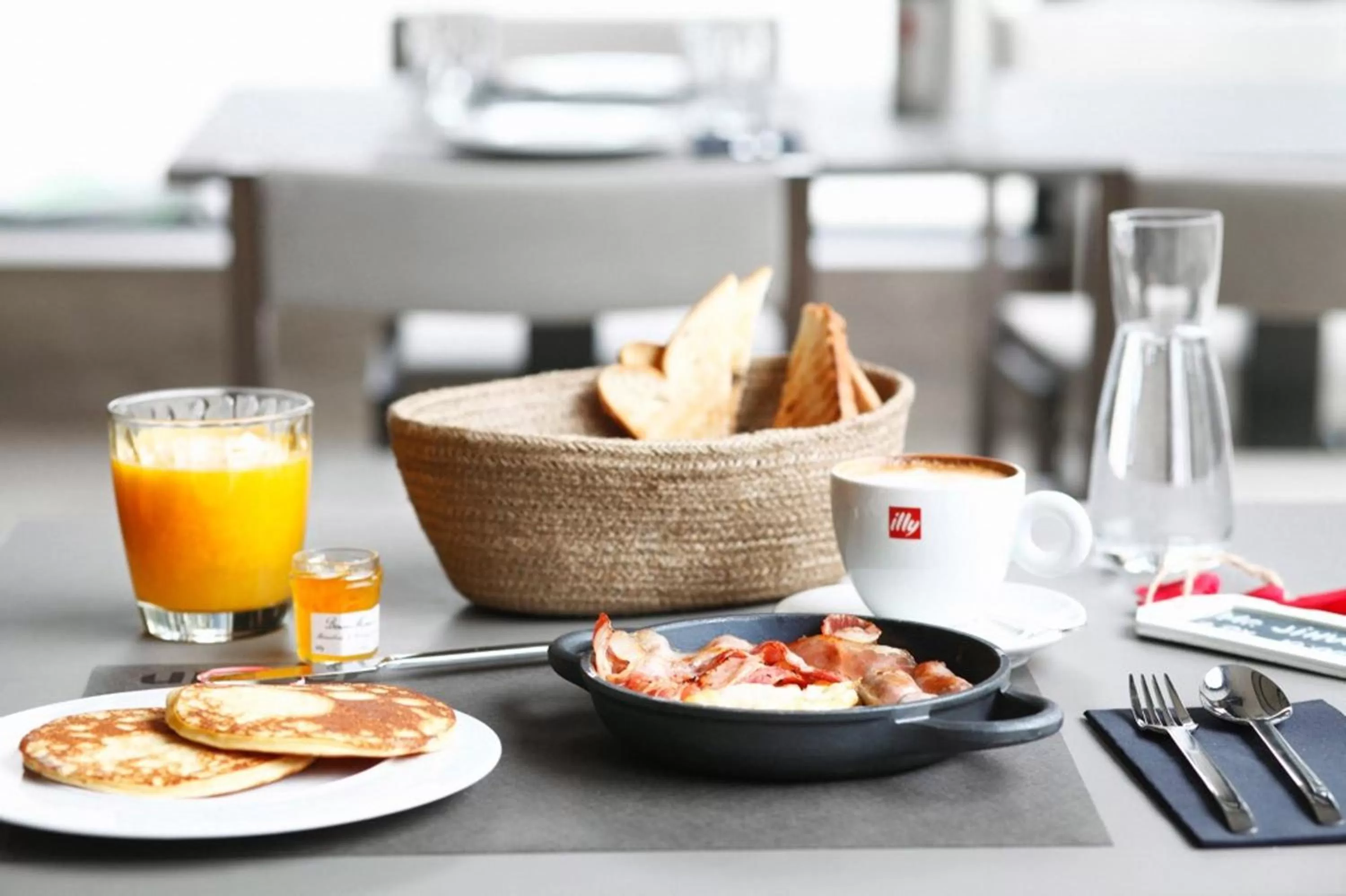 Restaurant/places to eat in Upper Diagonal