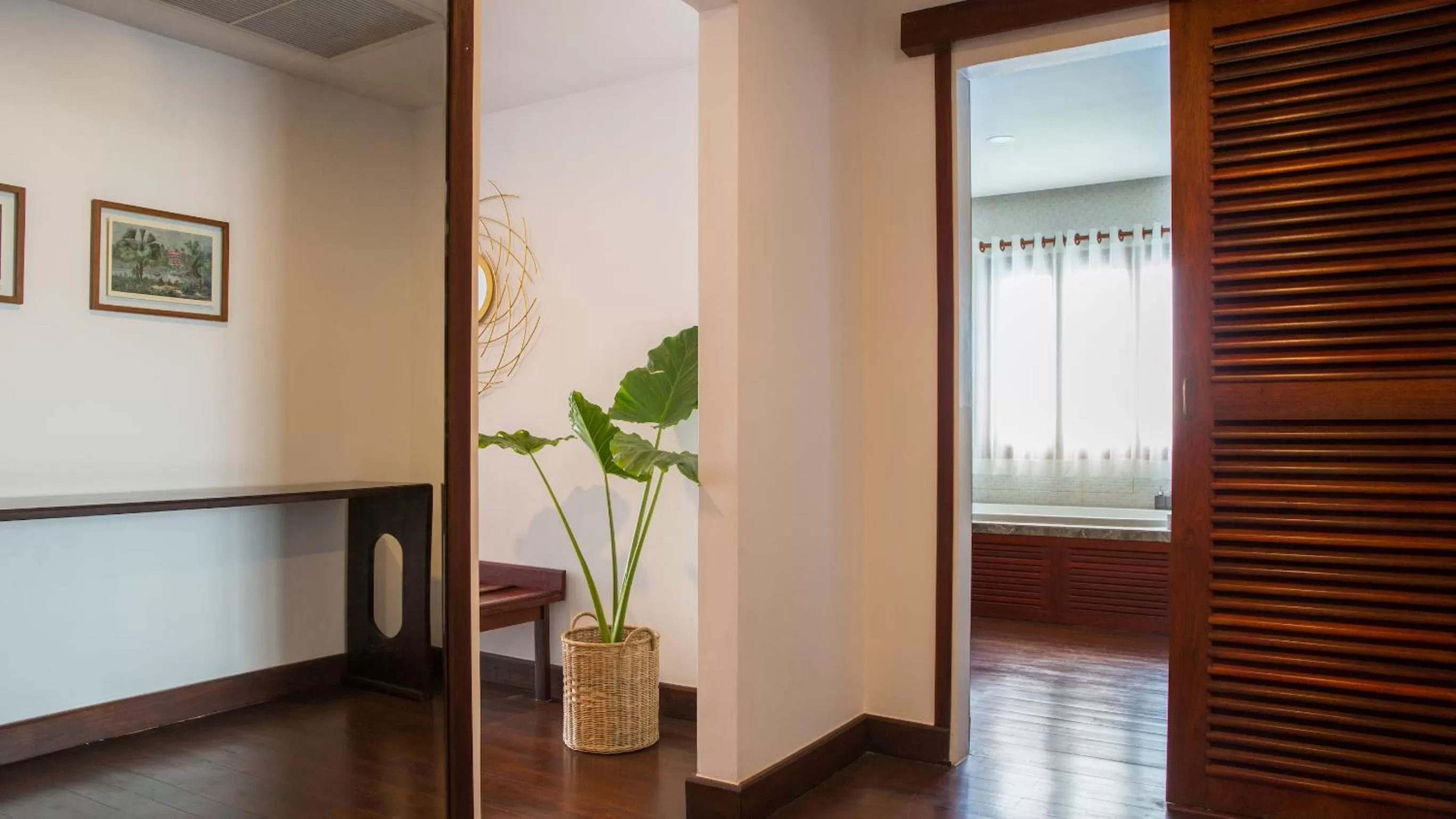 Area and facilities in Amanjaya Pancam Suites Hotel