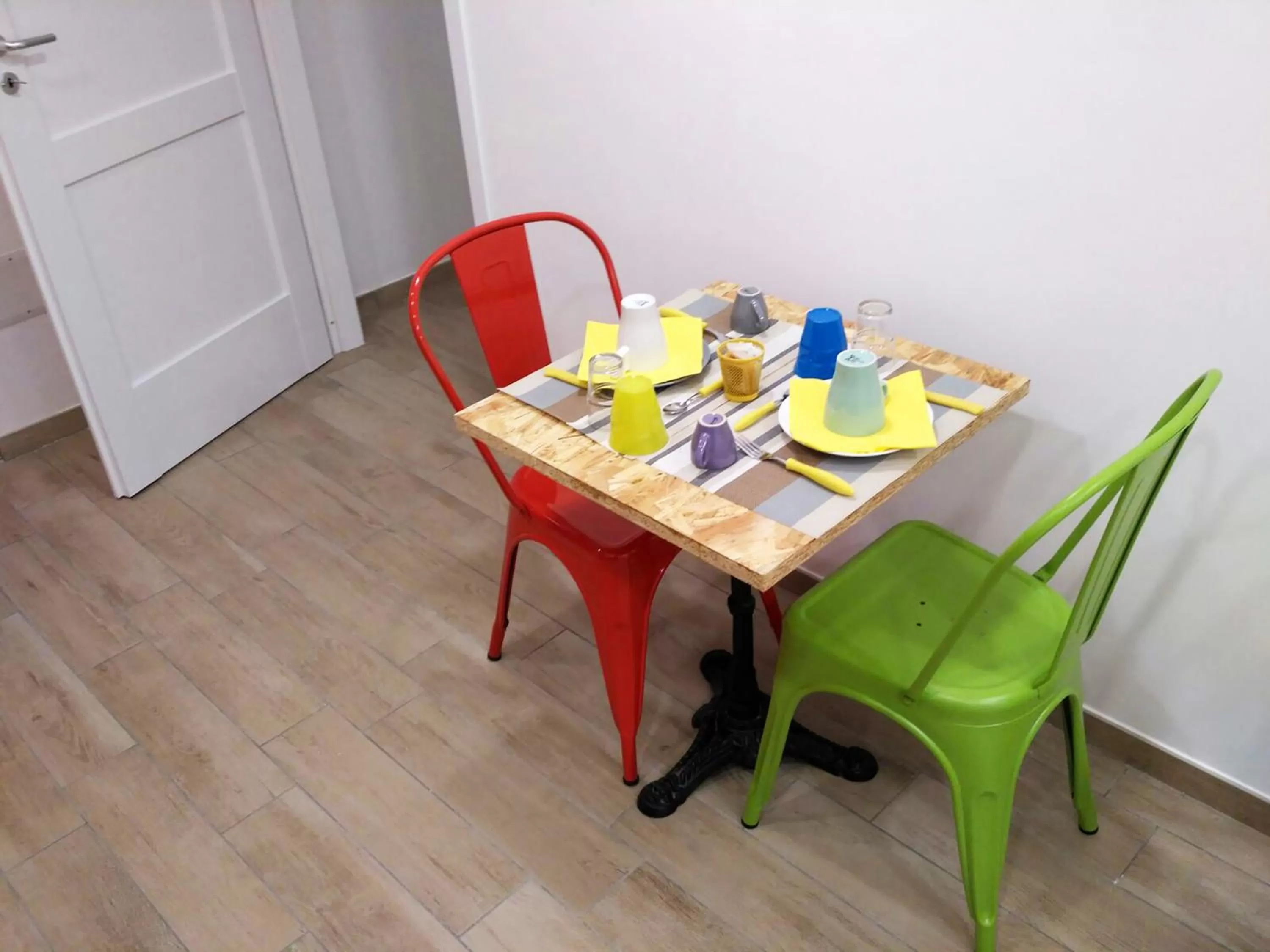 Dining area in Napoli Boulevard B&B