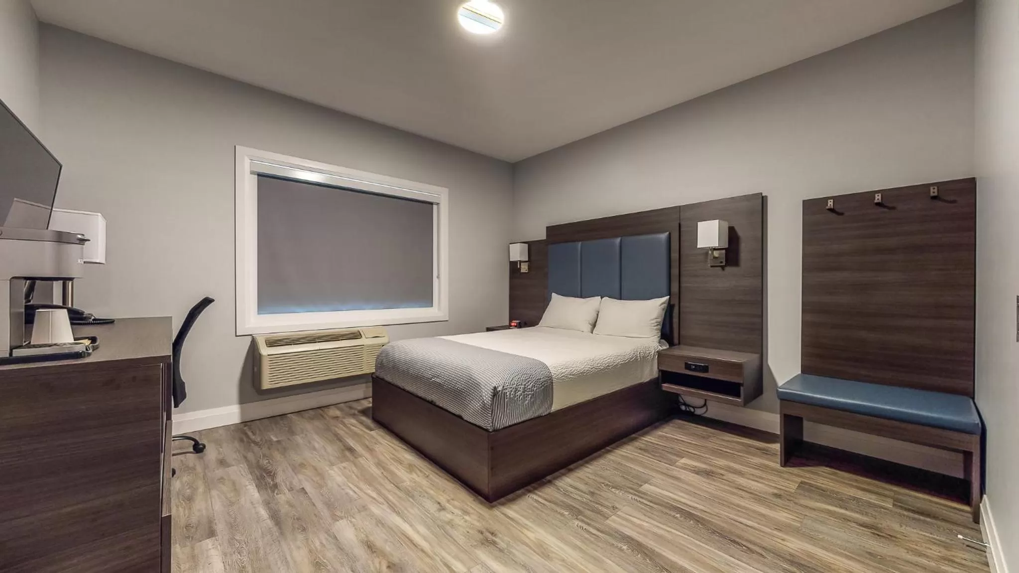 Bed in Super 8 by Wyndham Osoyoos