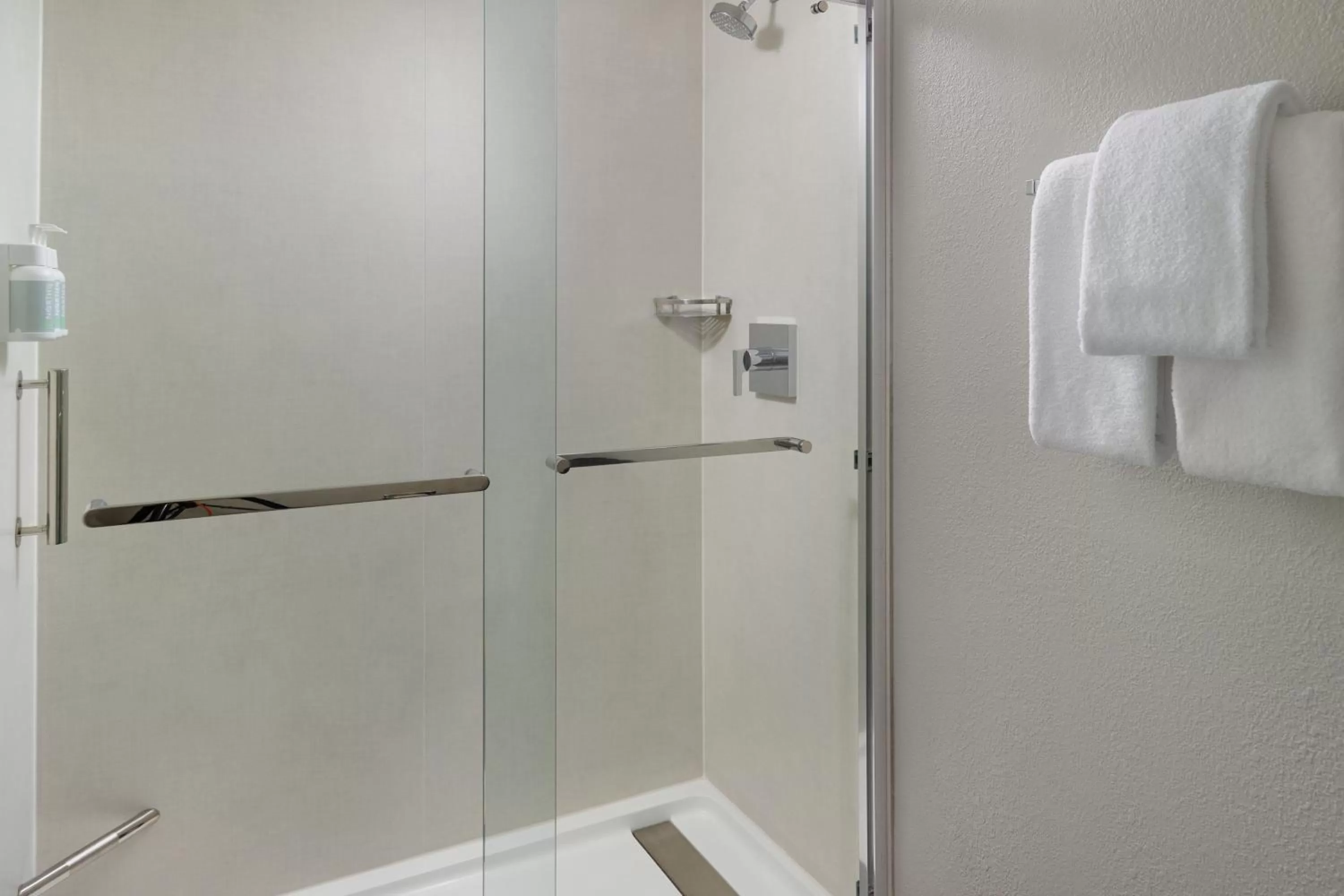 Bathroom in Courtyard by Marriott Nashville Brentwood