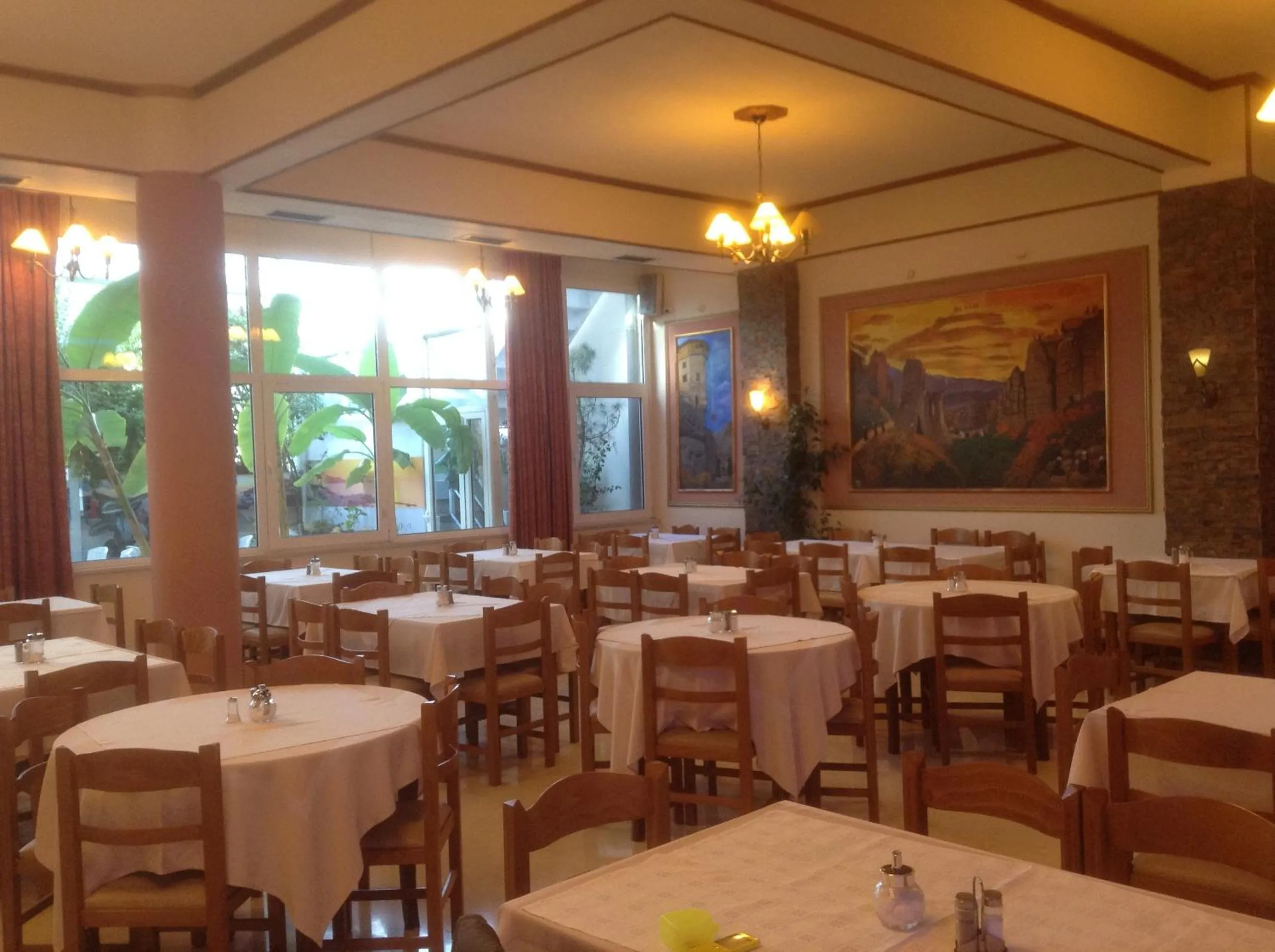 Restaurant/places to eat in Hotel Kosta Famissi