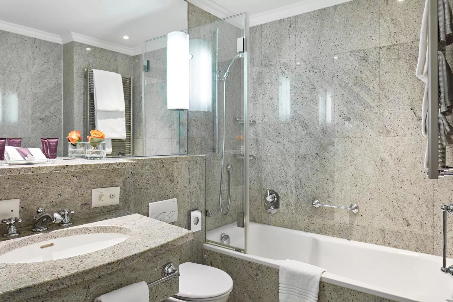 Bathroom in Hotel Schweizerhof Zürich