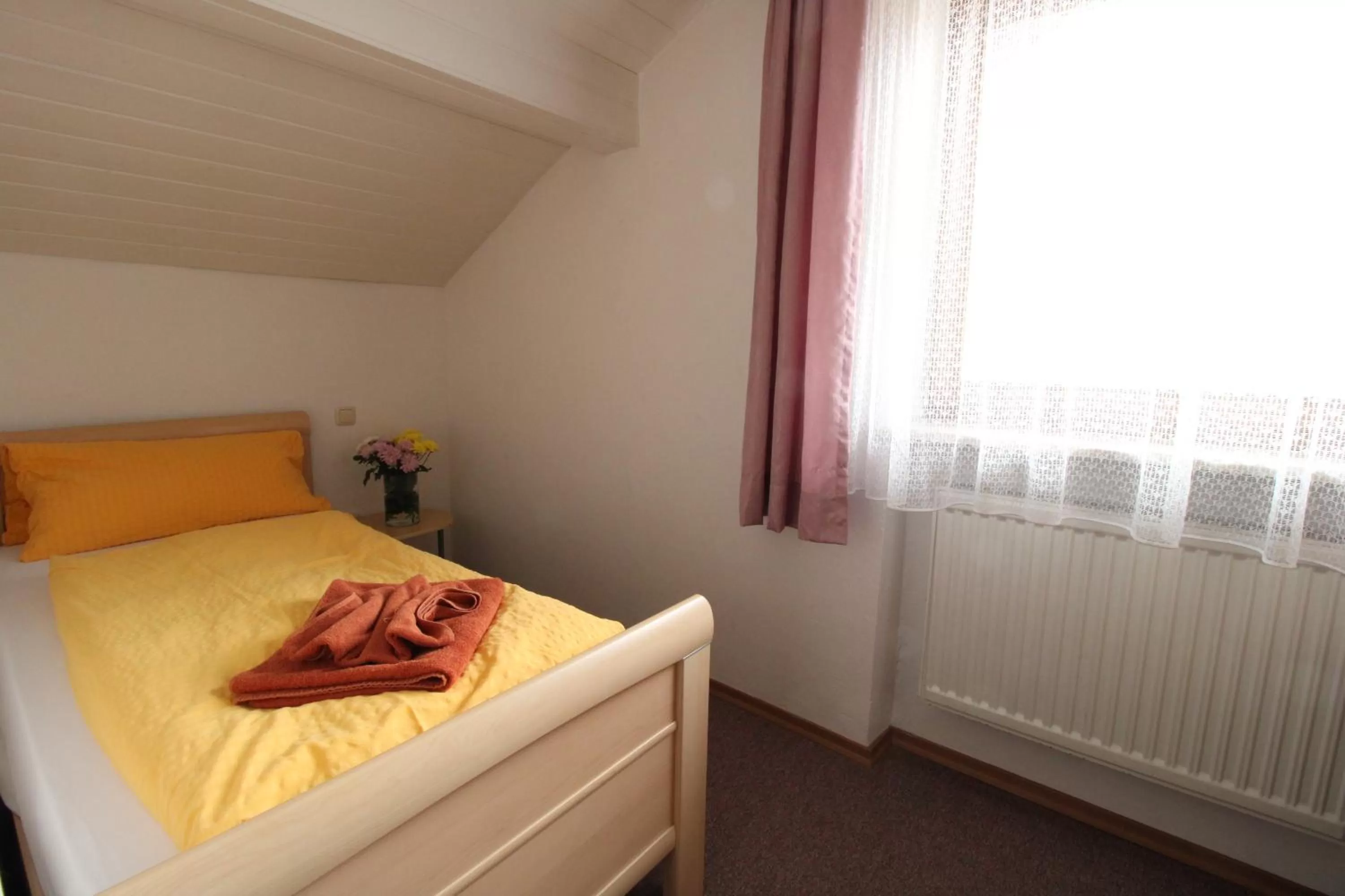 Photo of the whole room, Bed in Zur Auszeit