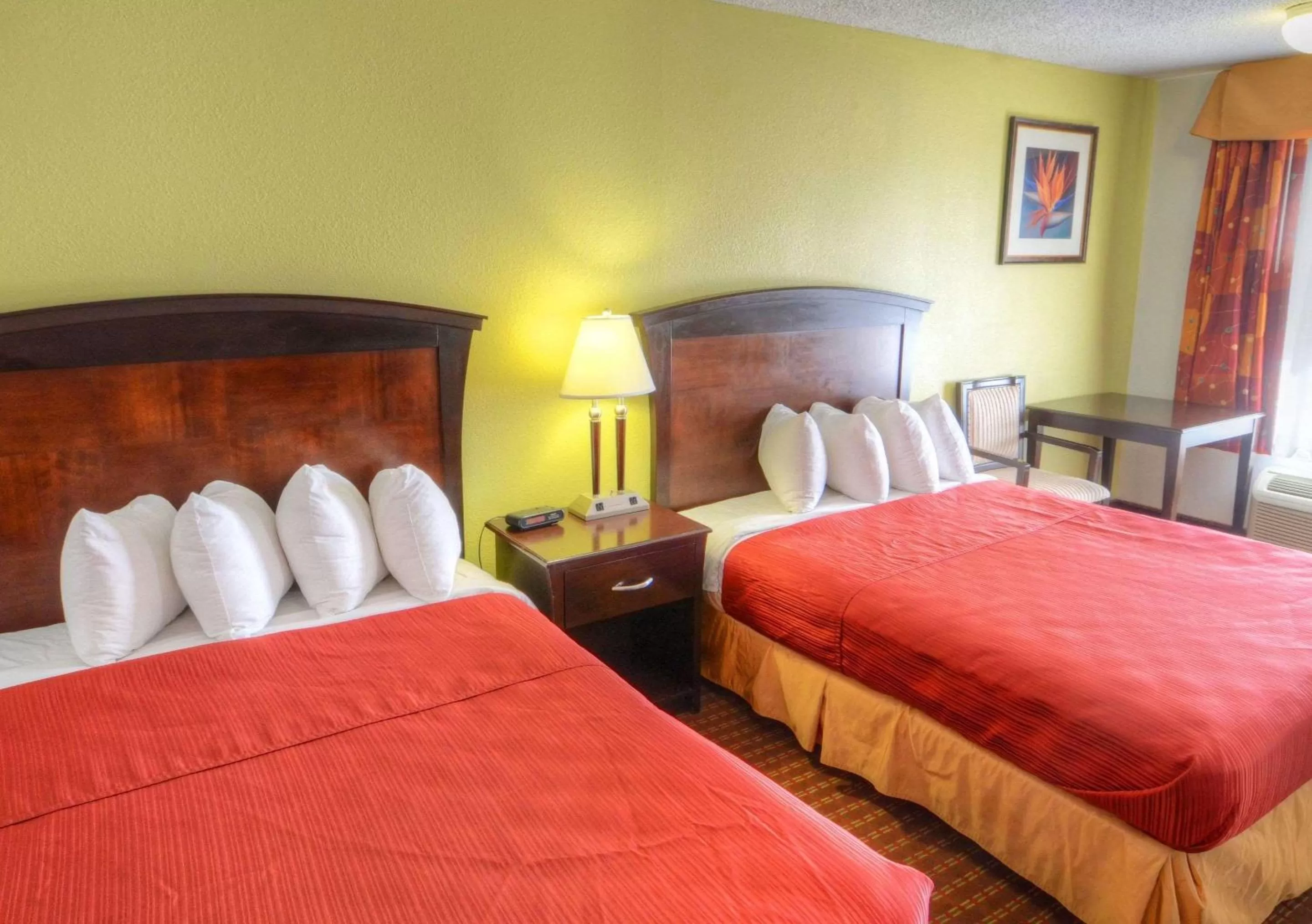 Queen Room with Two Queen Beds - Smoking in Quality Inn & Suites