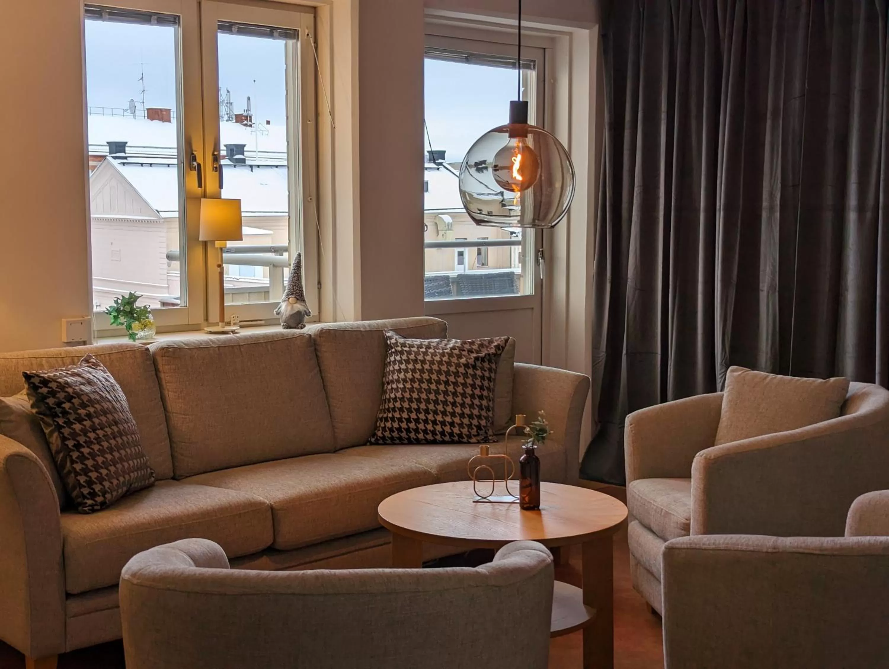 Property building in Hotell Bro