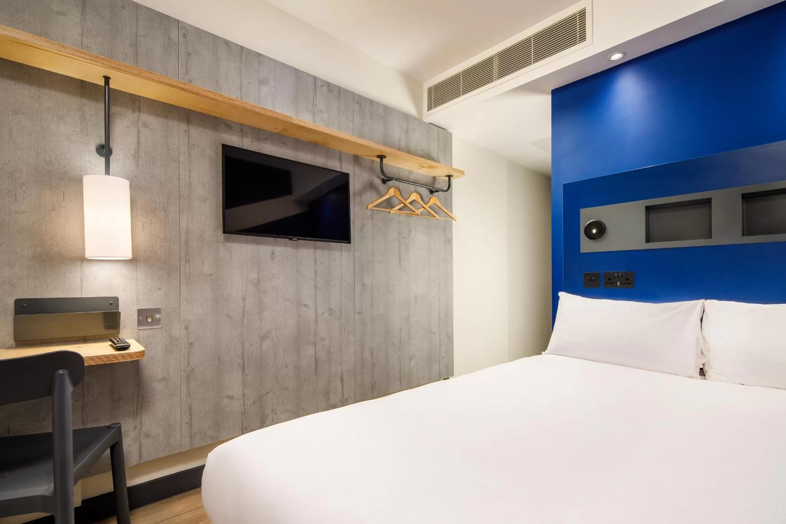 Bed in ibis budget Manchester Airport T2