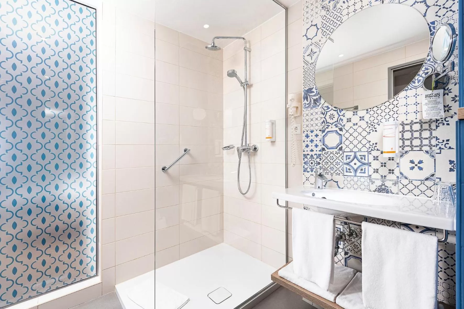 Shower in Three Corners Lifestyle Hotel