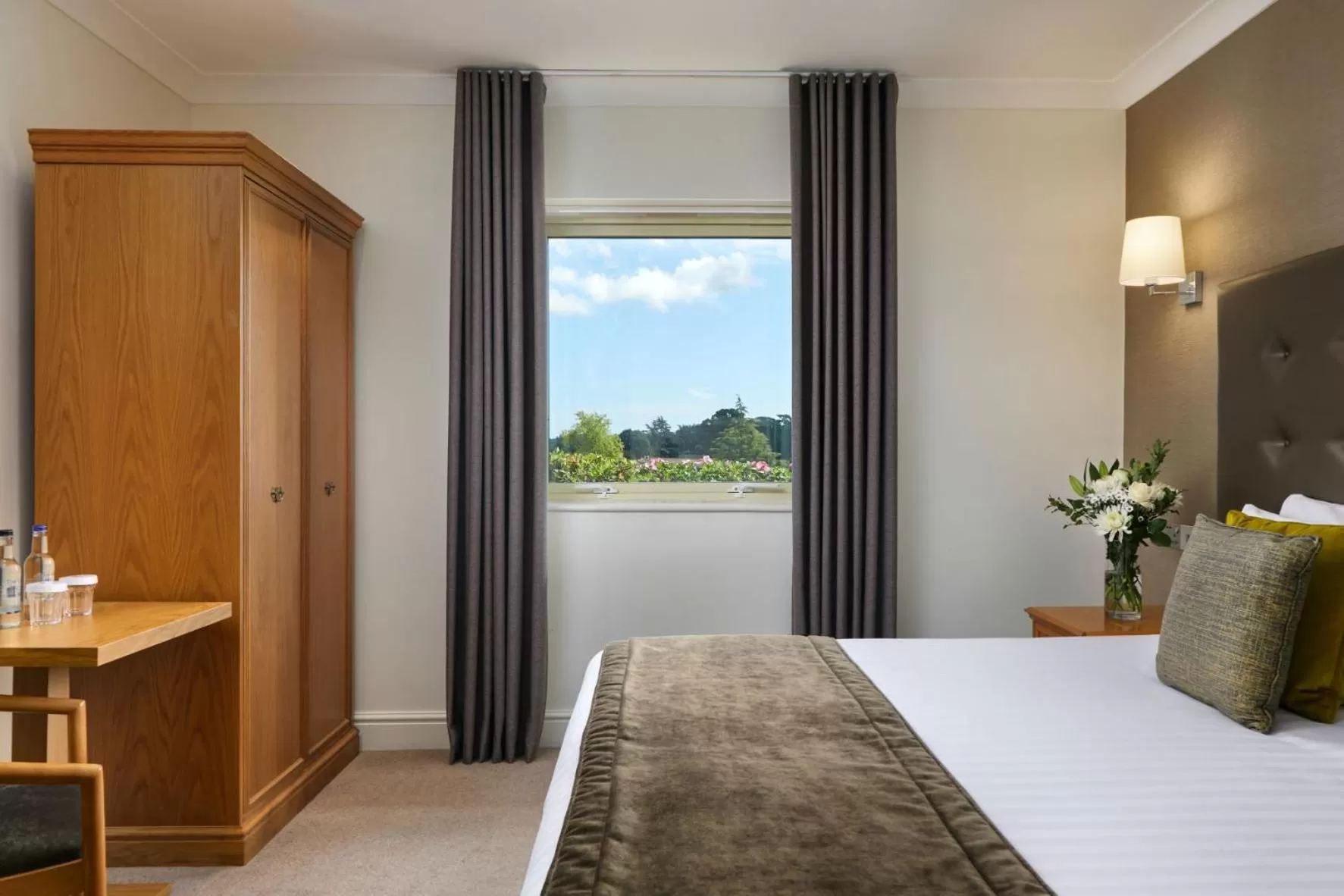 Bedroom, Bed in Ufford Park Resort