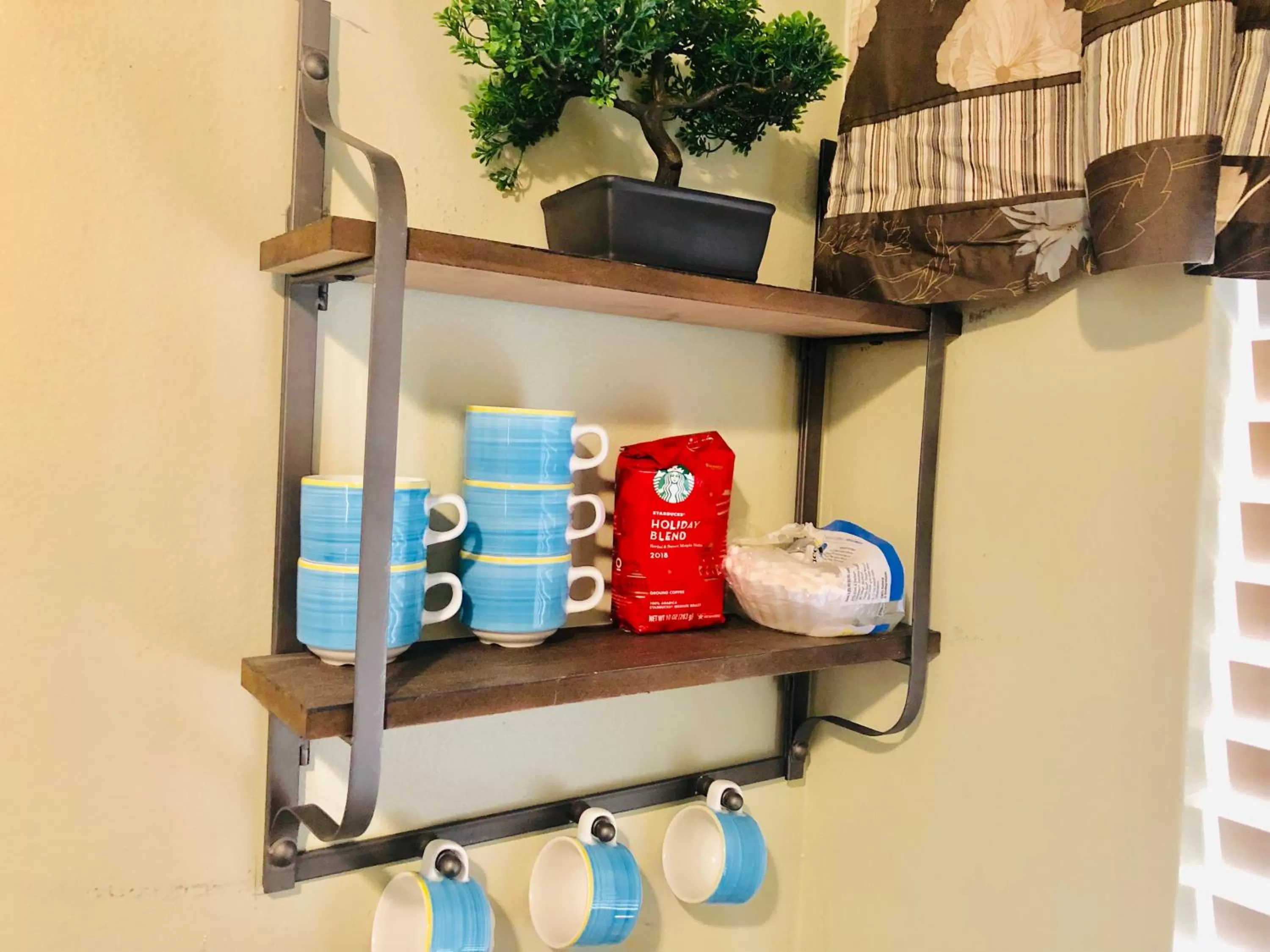 Coffee/tea facilities in Hollywood Light Haven Lodge